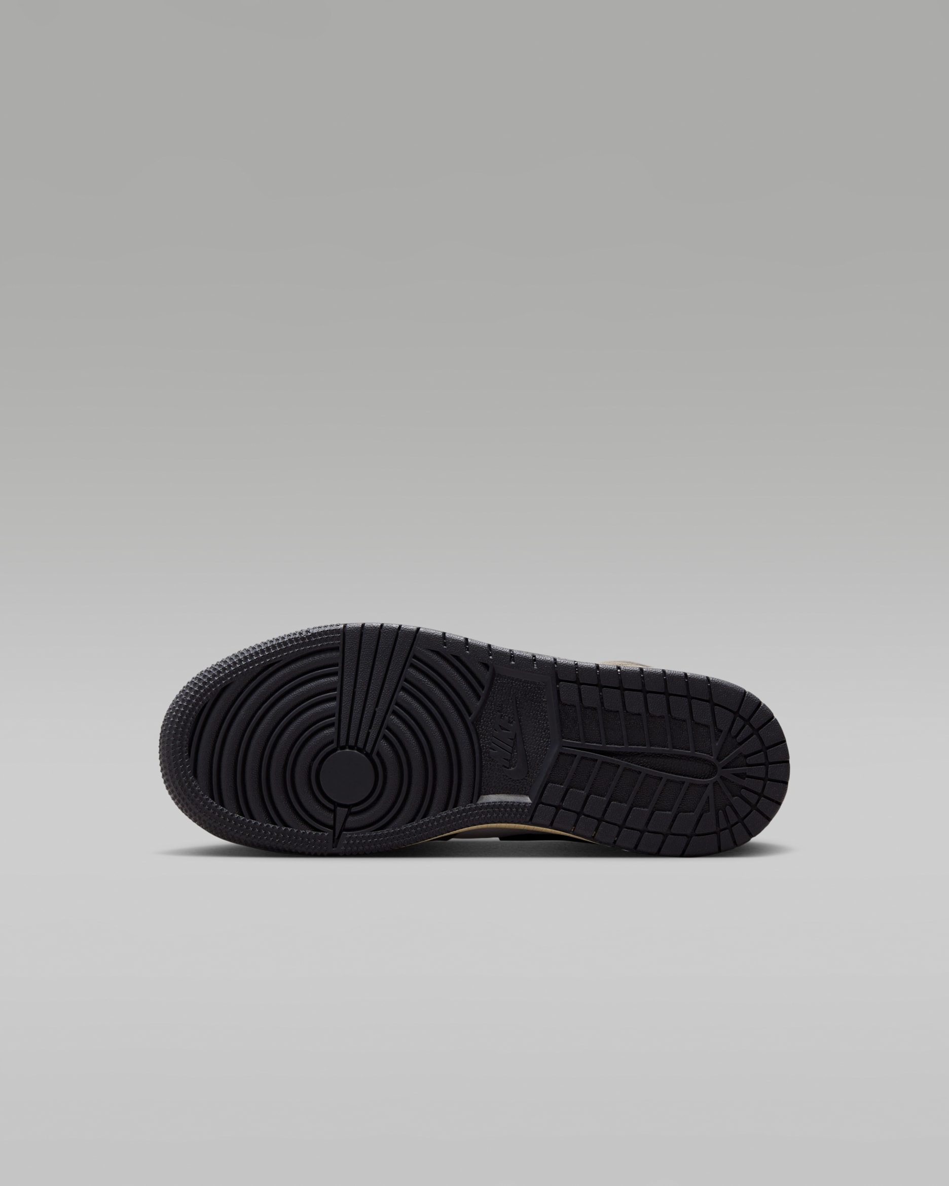 Air Jordan 1 Mid SE Older Kids' Shoes