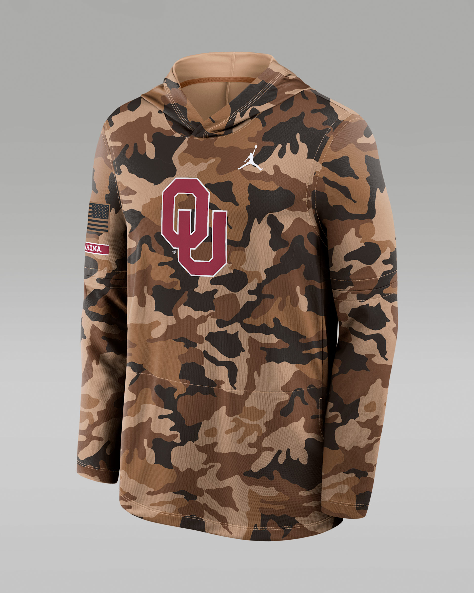 Sudadera con gorro de manga larga universitaria marca Jordan Dri-FIT para hombre Oklahoma 2026 Military Appreciation - Camuflaje del desierto