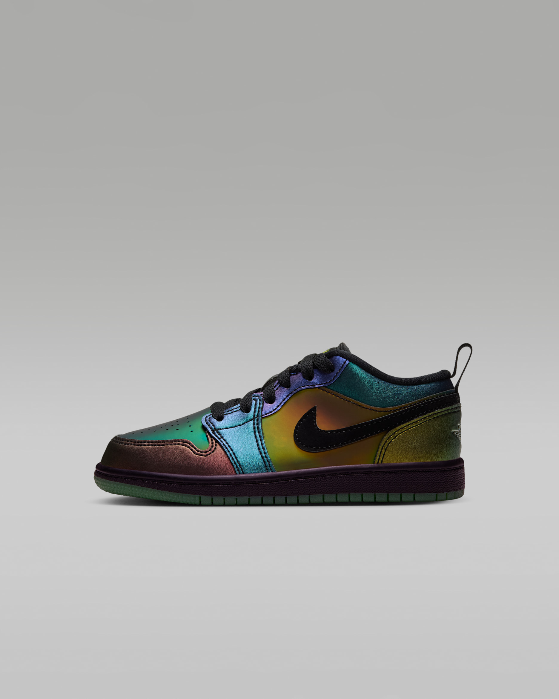 Jordan 1 Low SE 'Magic Ball' Younger Kids' Shoes. Nike PT