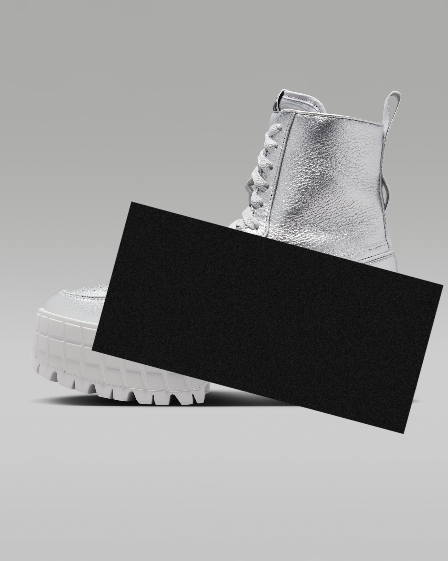 エア ジョーダン 1 ブルックリン ウィメンズブーツ - メタリックシルバー/メタリックシルバー/ニュートラルグレー