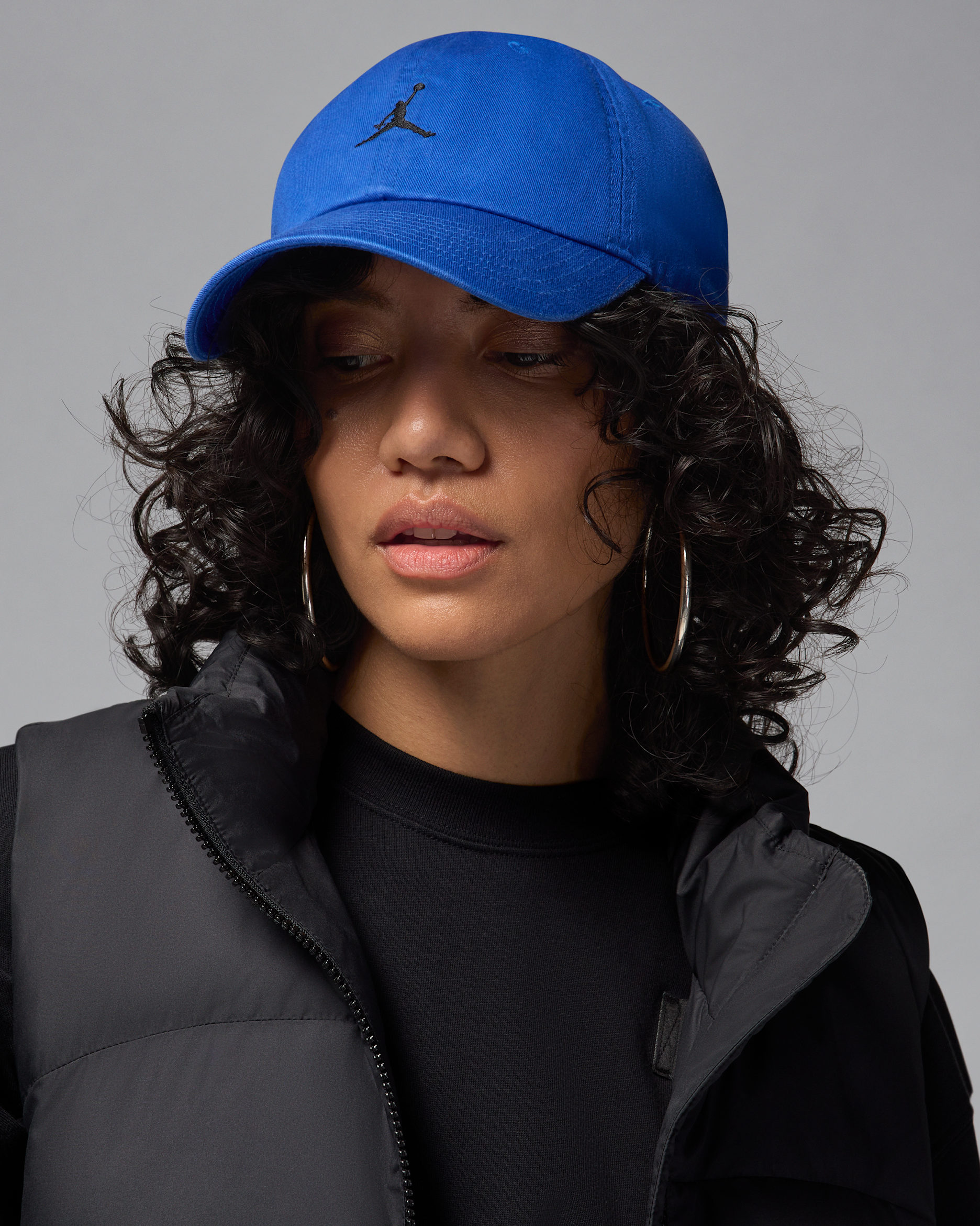 조던 클럽 언스트럭처 커브 빌 모자 - 게임 로얄/블랙