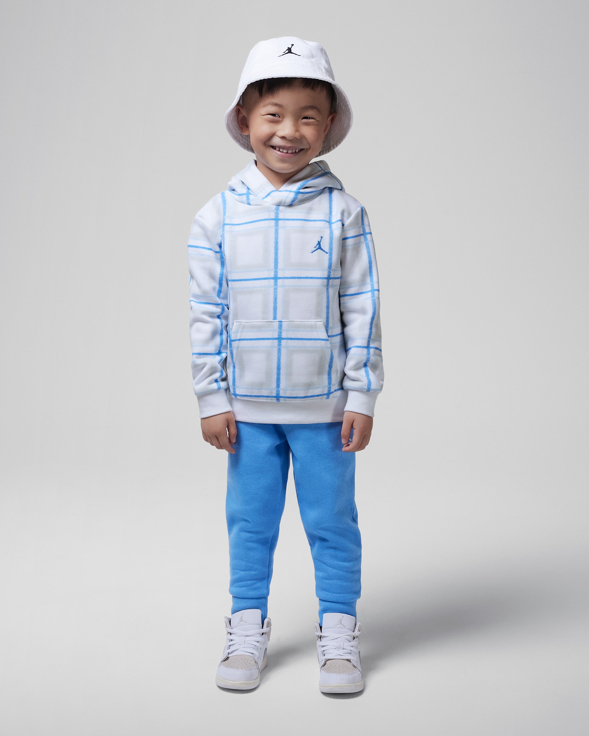 ジョーダン ブルックリン エッセンシャル ベビー ツーピース ホリデー プルオーバー パーカー セットアップ - レジェンドブルー