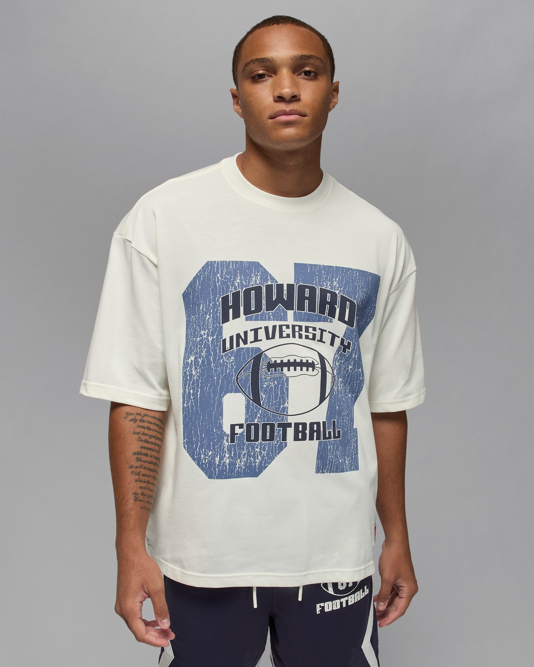 Playera oversized para hombre Jordan Flight Essentials x Howard University - Vela/Rojo universitario
