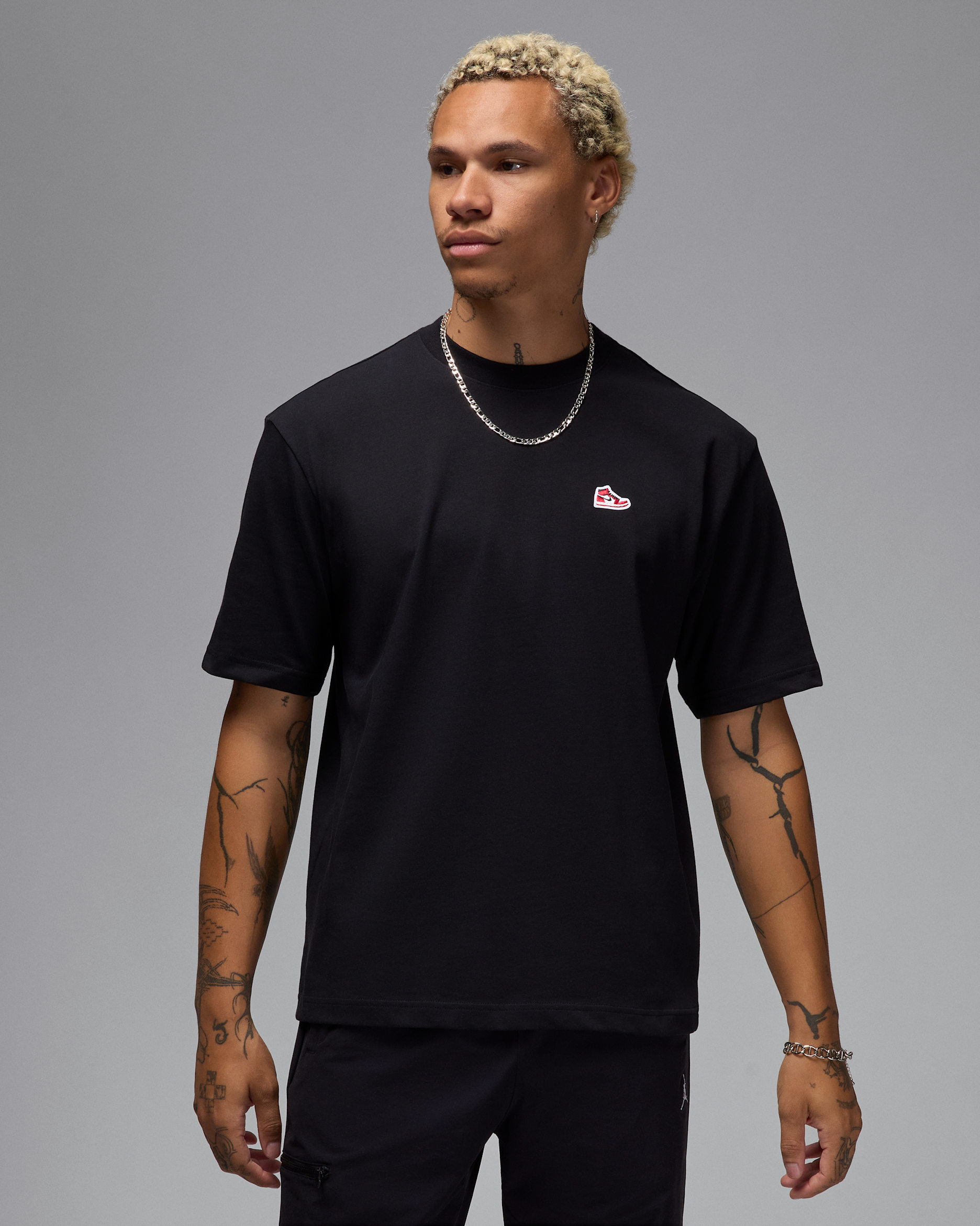 Playera con parche de tenis para hombre Jordan Brand - Negro/Rojo universitario