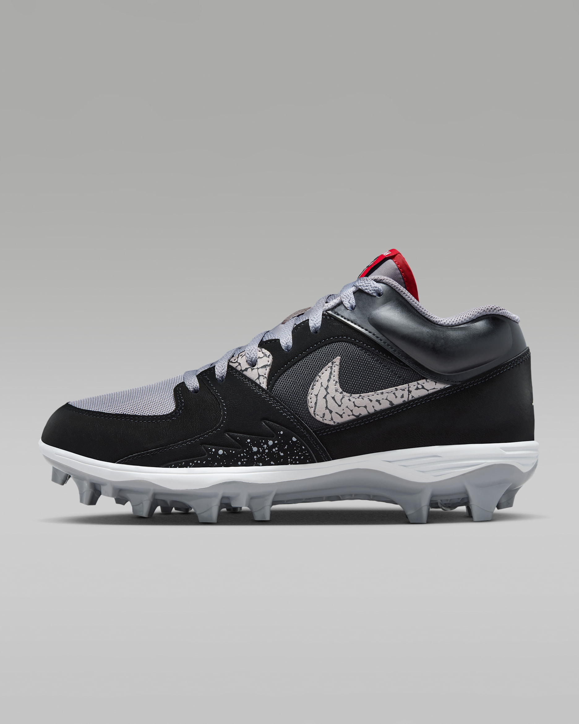 Tacos de fútbol americano Jordan Stadium 90 Low TD - Negro/Gris cemento/Blanco/Rojo pasión