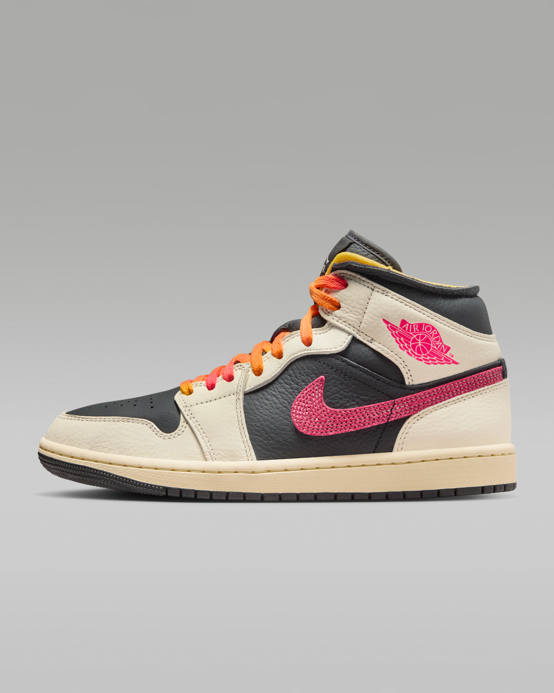 Tenis Air Jordan 1 para mujer Mid SE Edge - Marfil pálido/Negro/Muselina/Rosa carrera