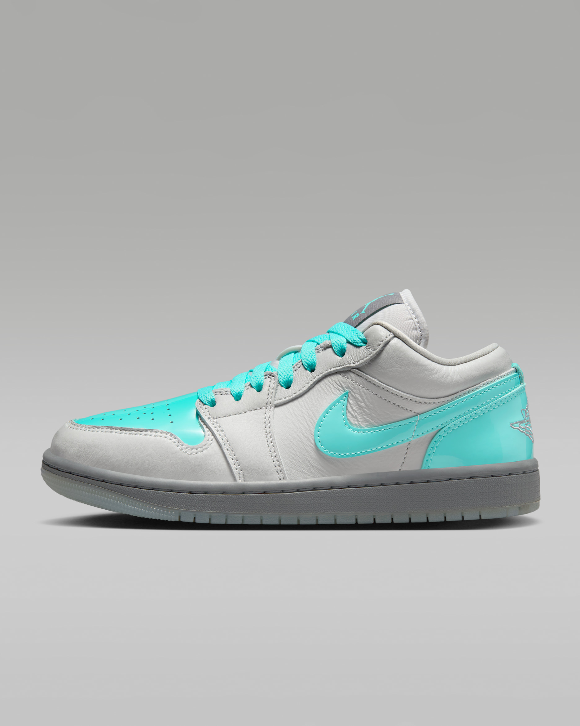 Air Jordan 1 Low SE Tenis para mujer - Polvo fotón/Gris humo/Azul glacial/Verde aurora