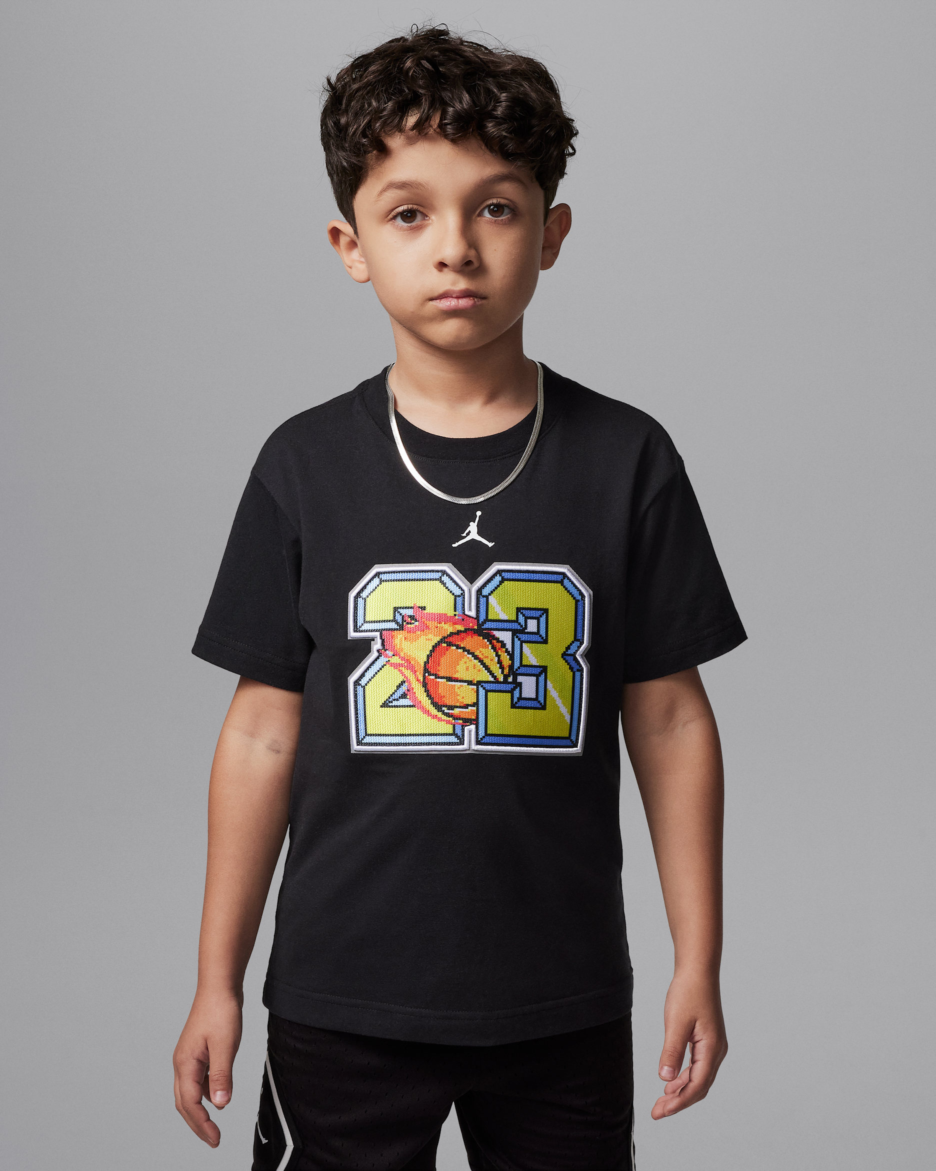 Playera Flame para niños talla pequeña Jordan Customized Air - Negro