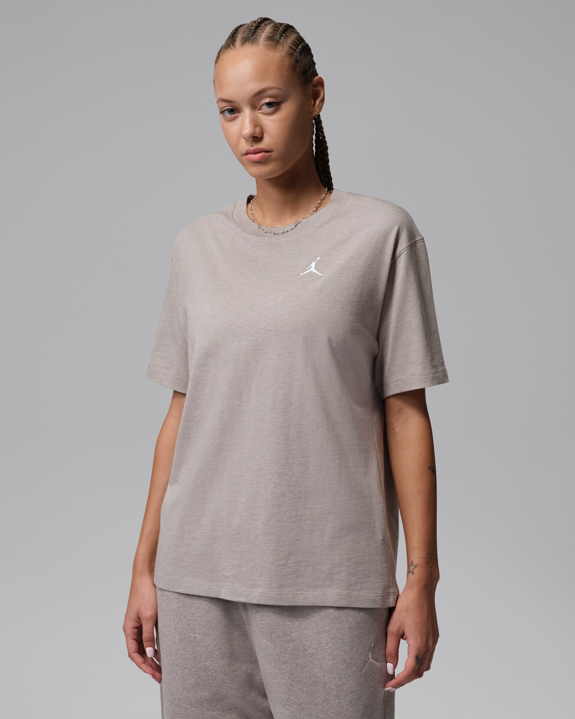Playera para mujer Jordan Essentials - Piedra enigma/Blanco