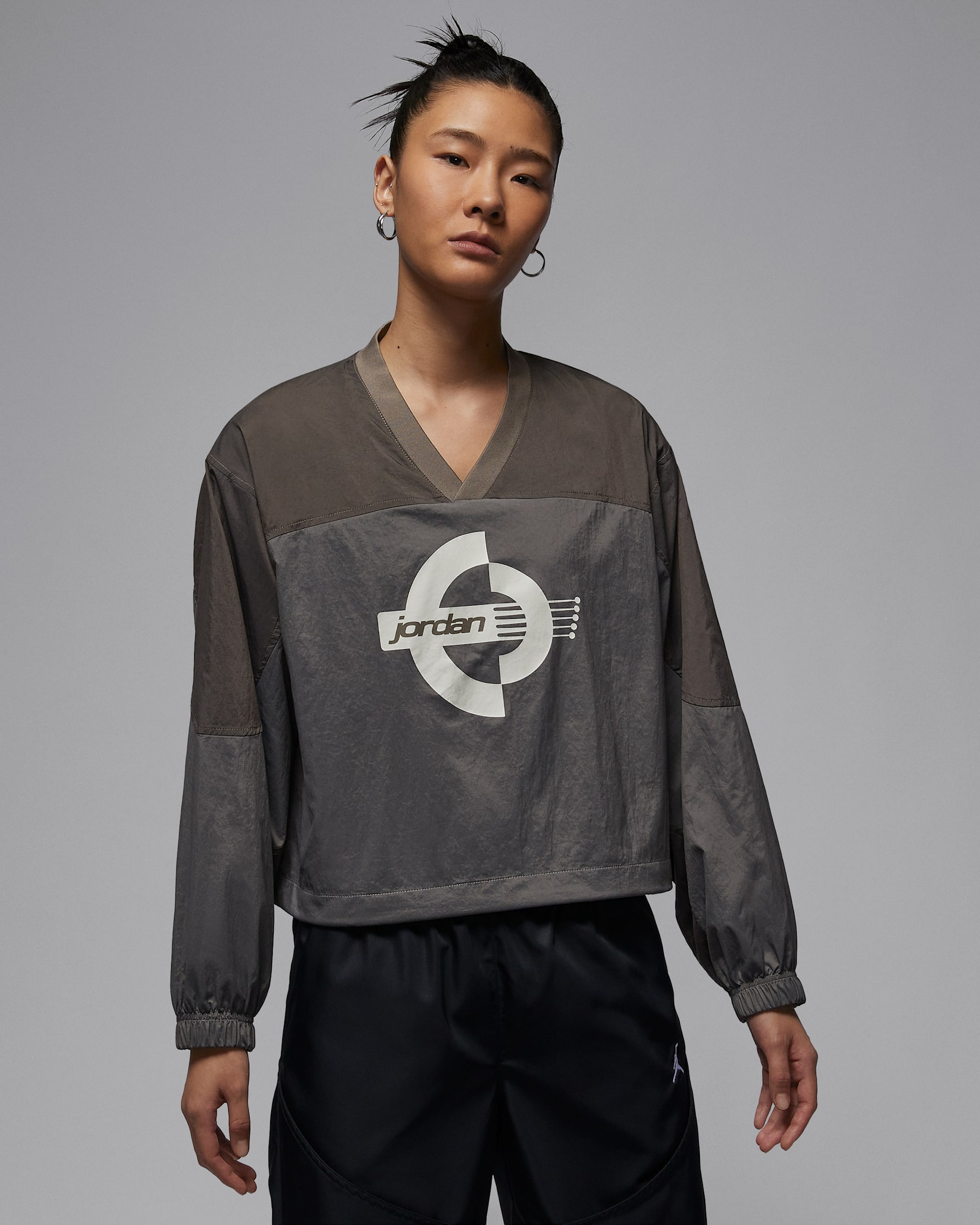 조던 브루클린 여성 우븐 긴팔 그래픽 풀오버 - 올리브 그레이/이니그마 스톤/세일