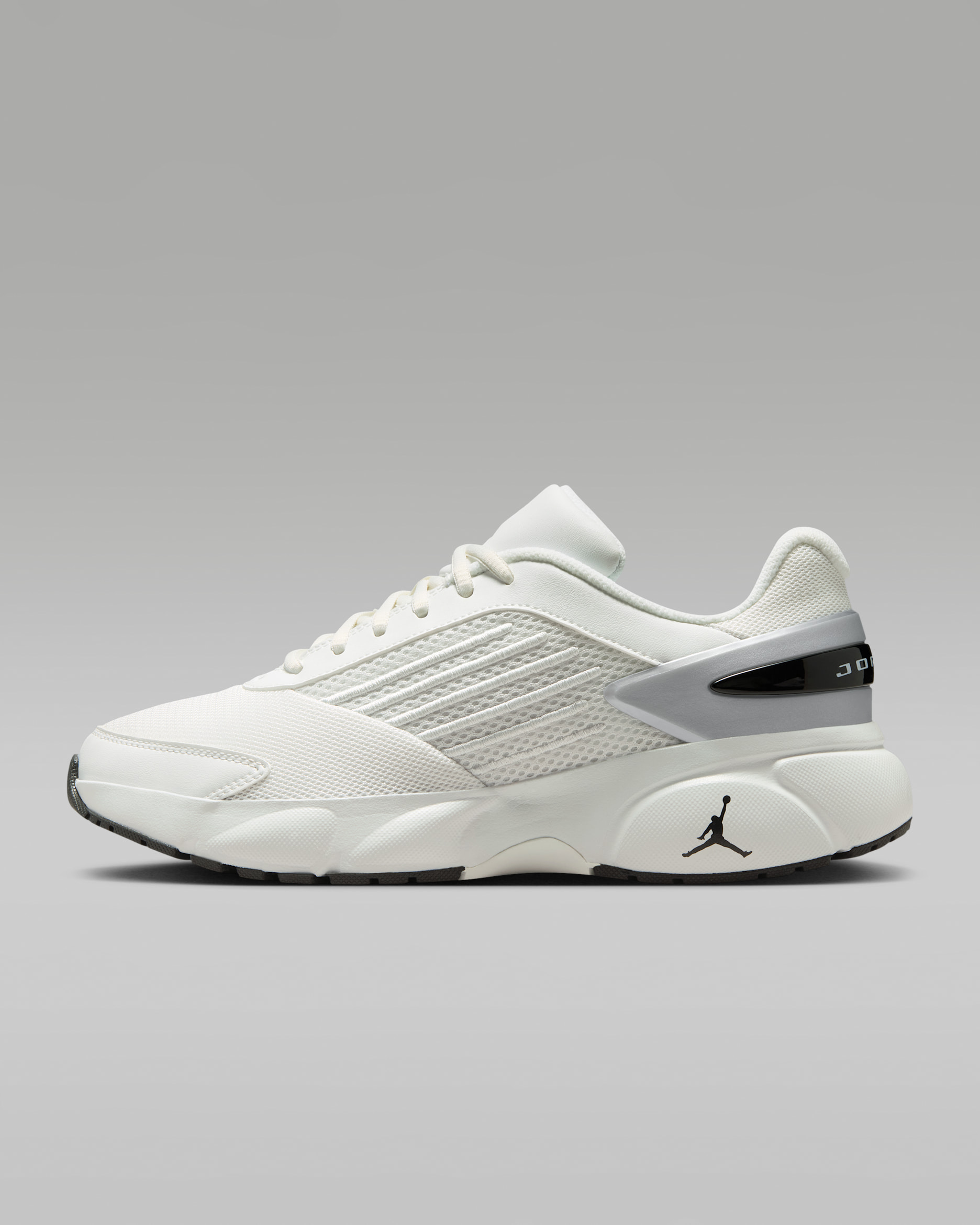 Jordan Trunner Flow Women's Shoes - Summit White/Metallic Silver/Black