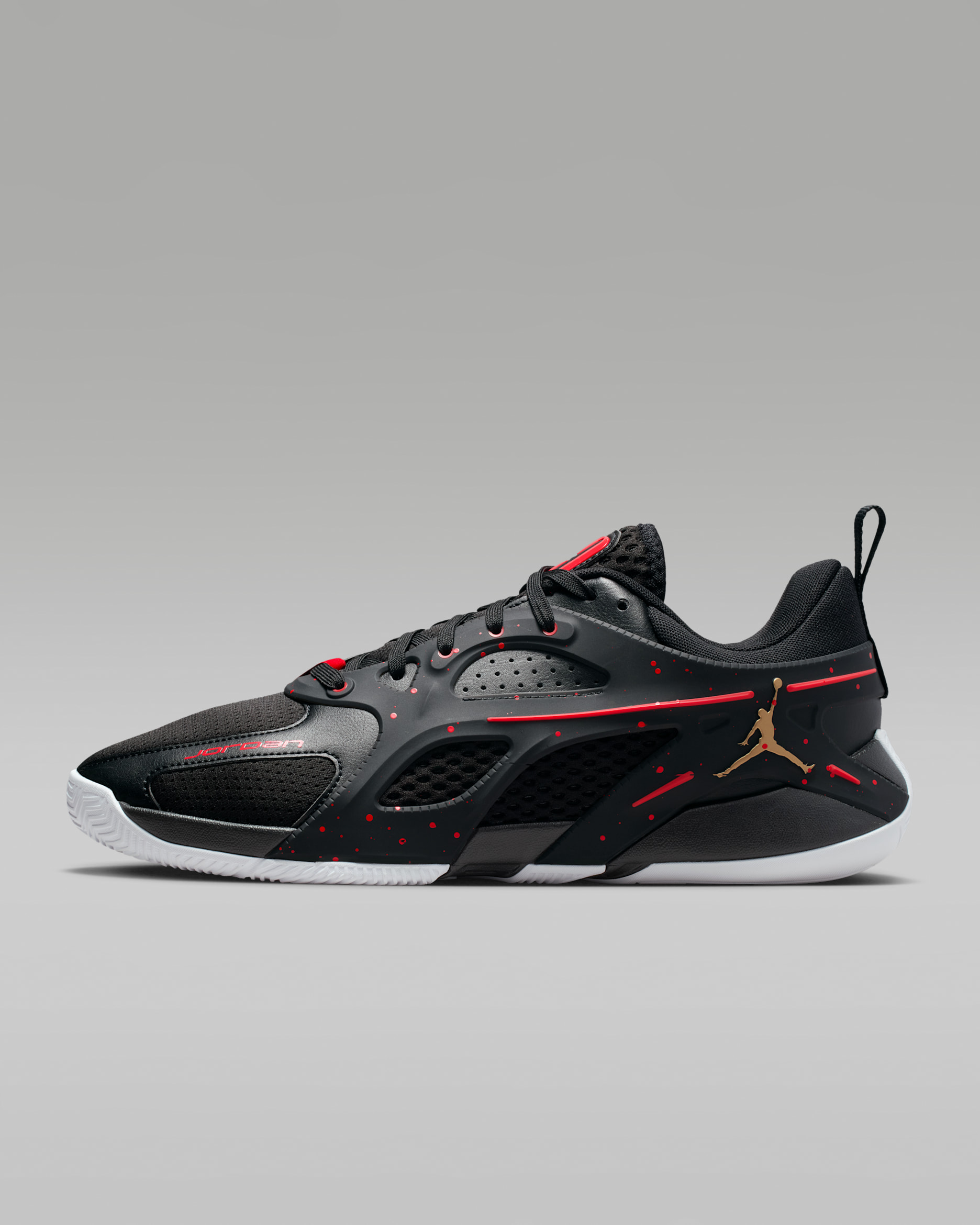 รองเท้าบาสเก็ตบอลผู้หญิง Jordan Heir Series - ดำ/University Red/Metallic Gold