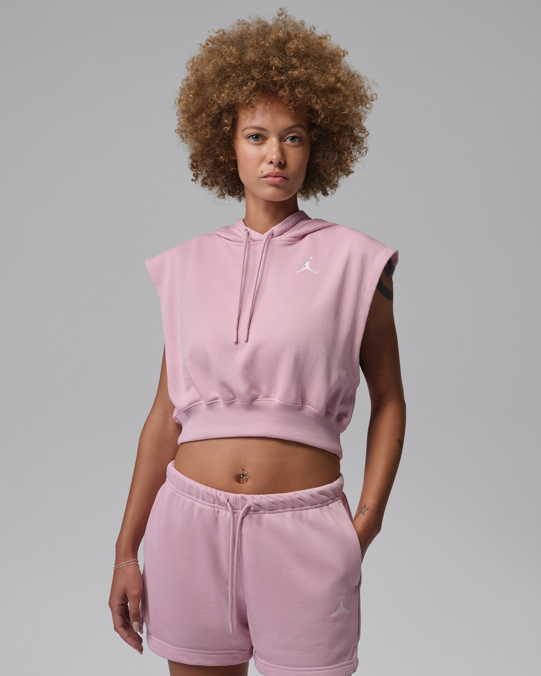 Playera de French Terry para mujer Jordan Brooklyn Fleece - Carmín helado/Blanco