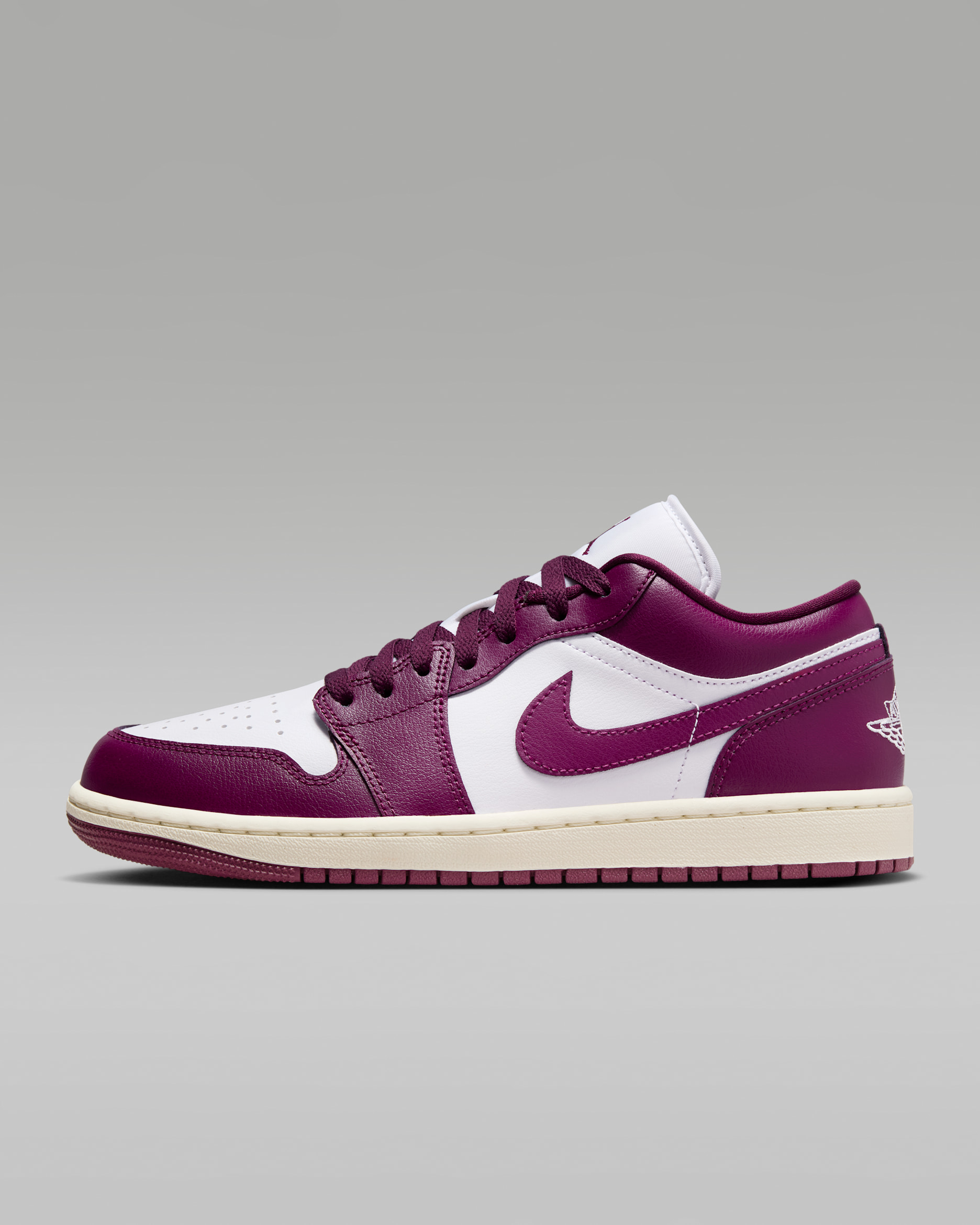 Tenis para mujer Air Jordan 1 Low - Blanco/Vela/Burdeos