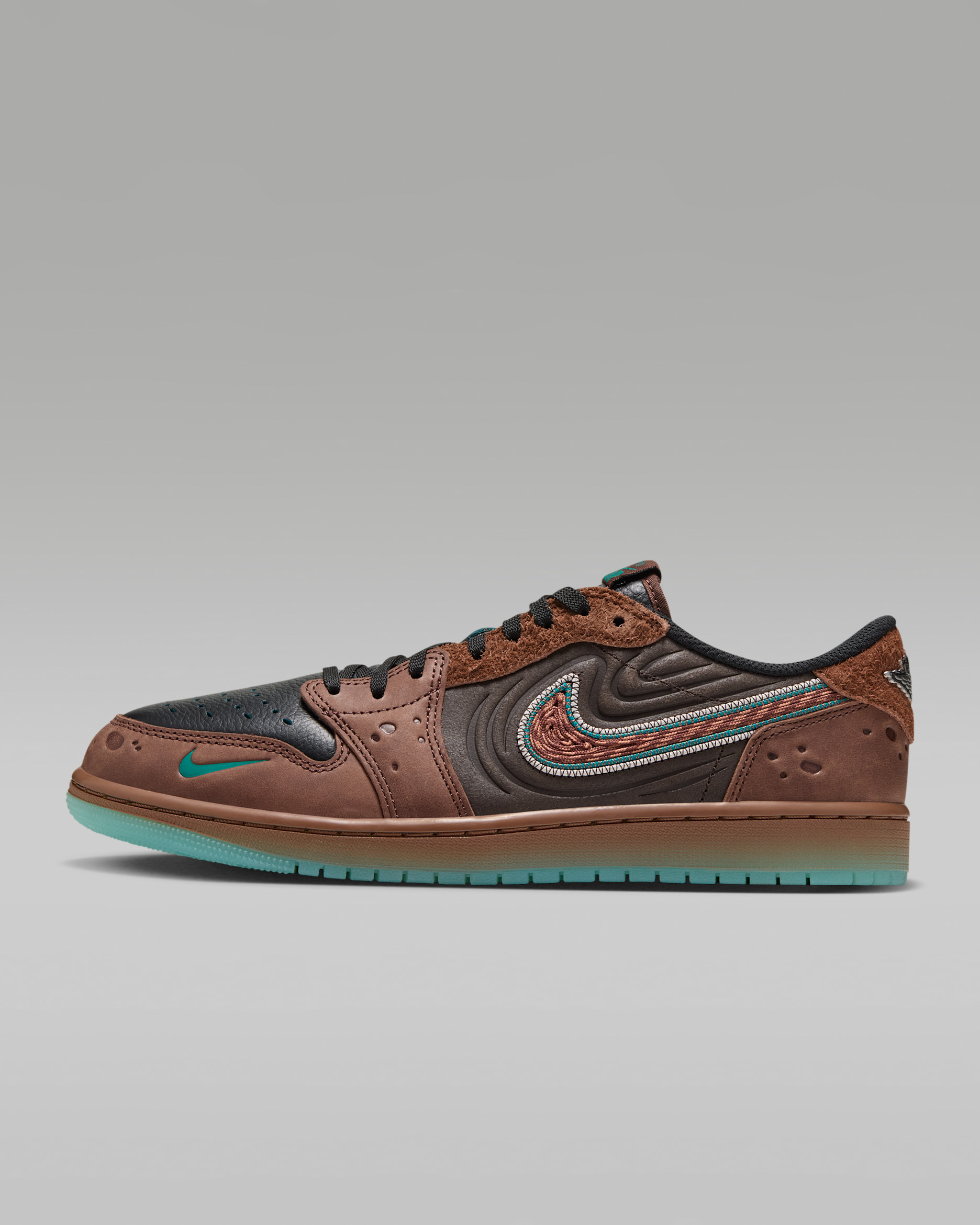 Tenis para hombre Air Jordan 1 Low OG "Día de Muertos" - Chocolate claro/Marrón terciopelo/Negro/Agua fresca