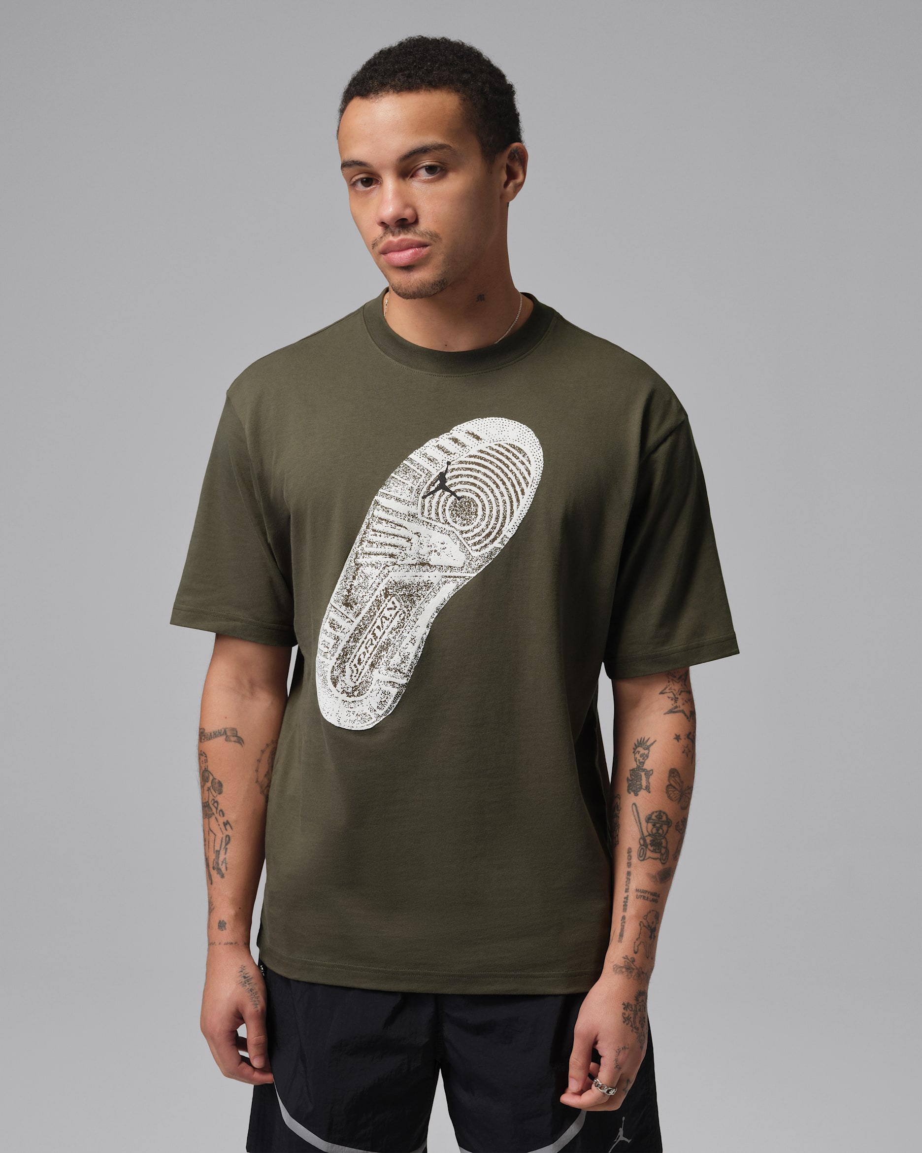Jordan Brooklyn Men's Graphic T-Shirt - Cargo Khaki/Sail/Black