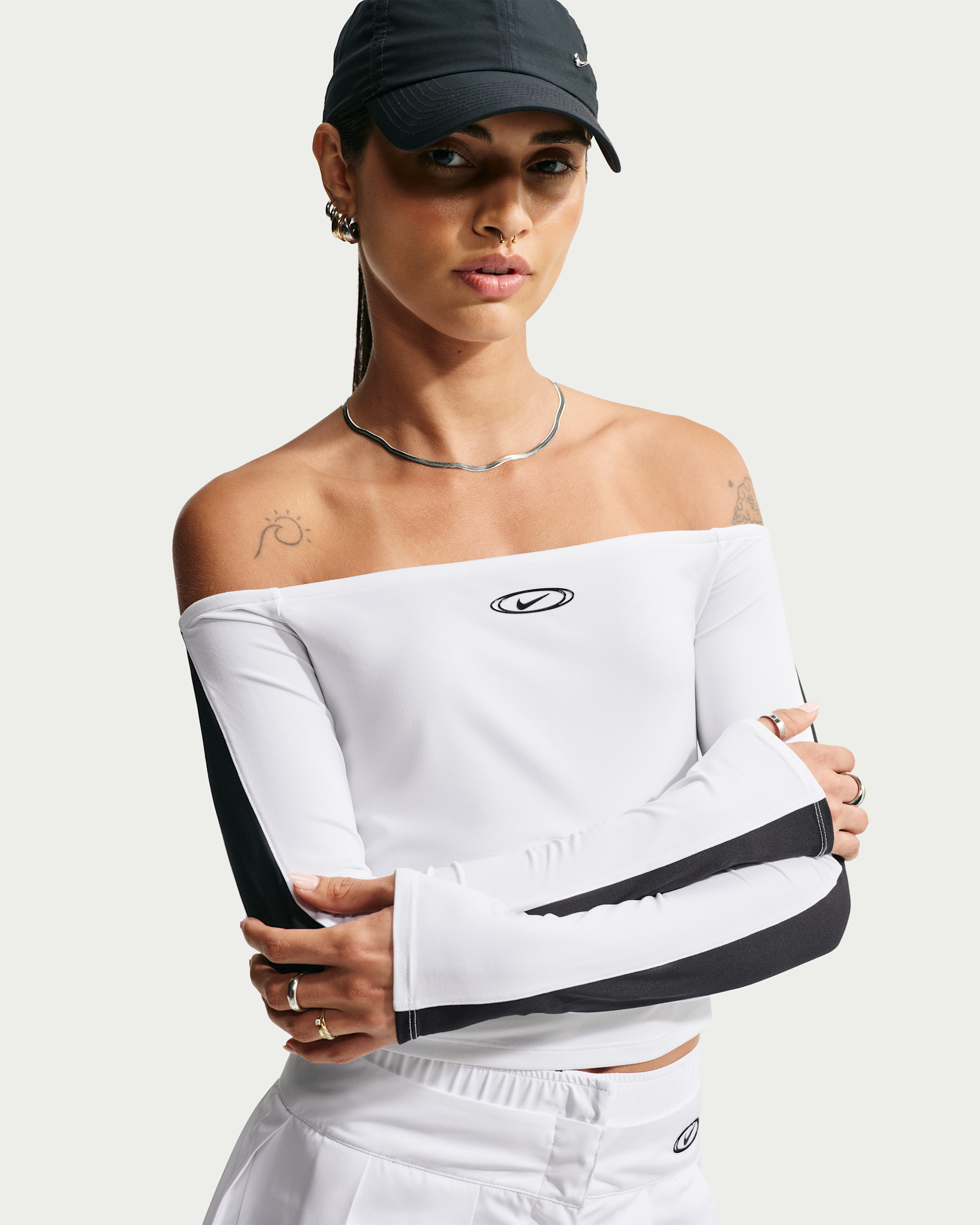 Haut ajusté à manches longues et épaules dénudées Nike Sportswear pour femme - Blanc/Noir/Noir