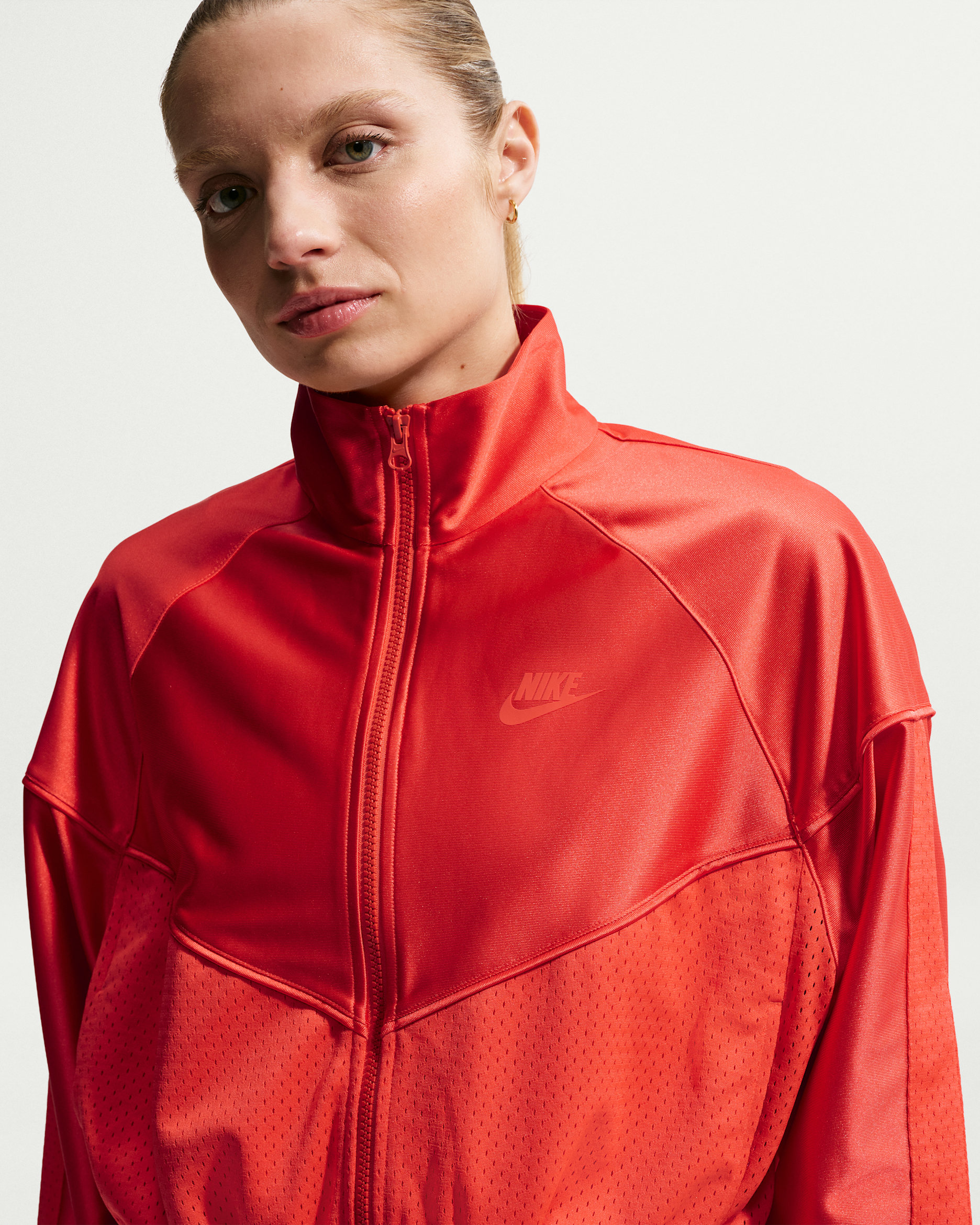 Nike Sportswear Women's Oversized Windrunner Jacket - Light Crimson/Light Crimson