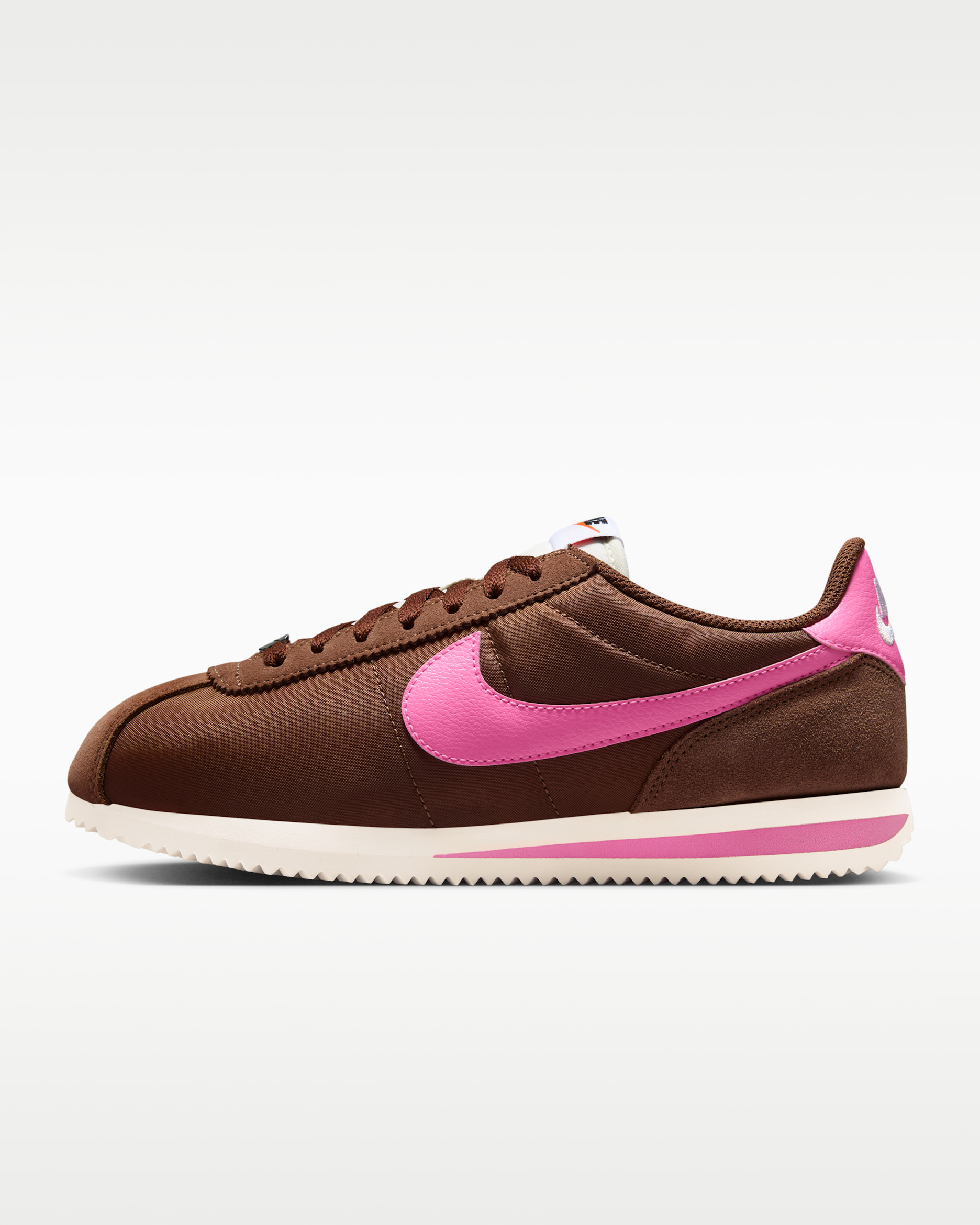Tenis para mujer Nike Cortez Textile - Marrón fauna/Vela/Blanco/Hechizo rosa