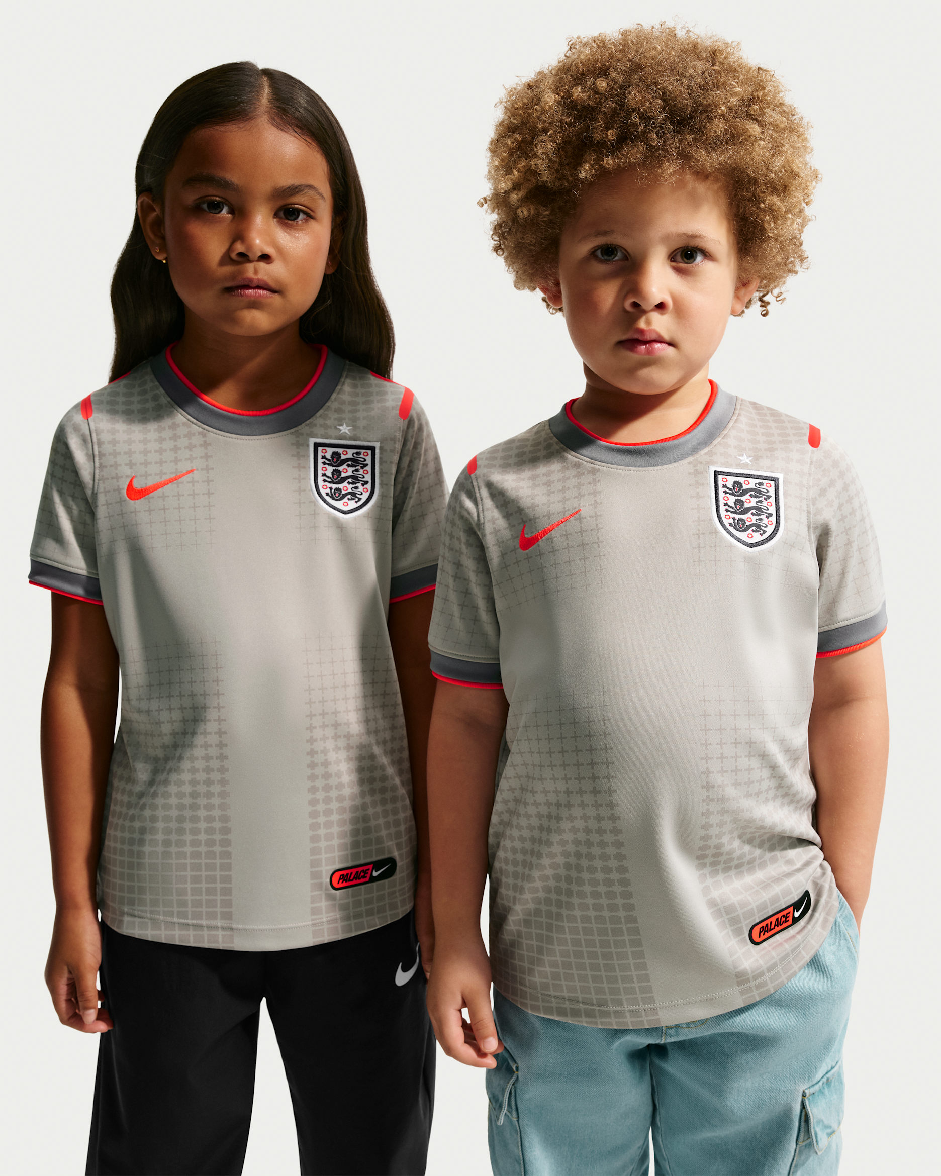 England x Palace Little Kids' Short-Sleeve Soccer Top - Pewter Grey/Bright Crimson/Bright Crimson