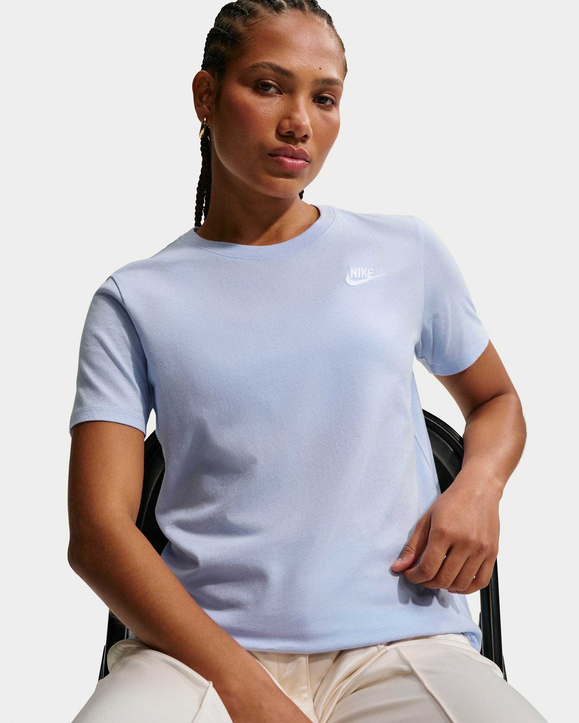 Nike Sportswear Club Essentials T-skjorte til dame - Hydrogen Blue/Hvit