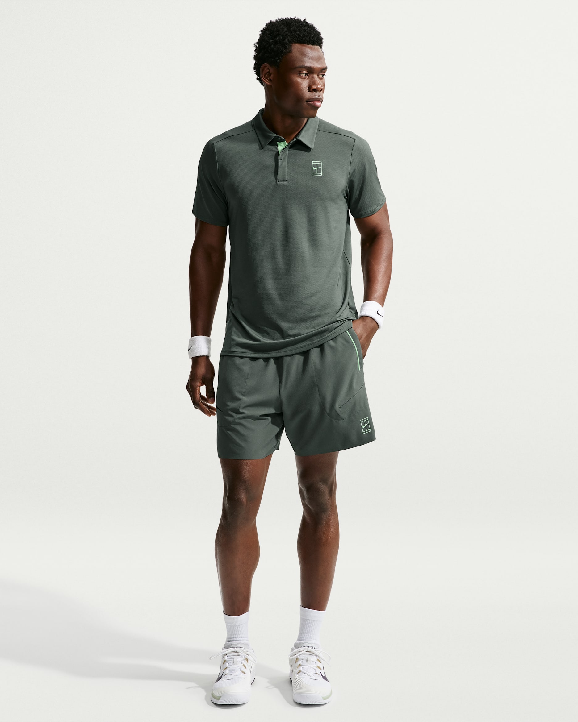 NikeCourt Advantage Pantalons curts de tennis Dri-FIT de 15 cm - Home - Camo Green/Cucumber Calm/Cucumber Calm