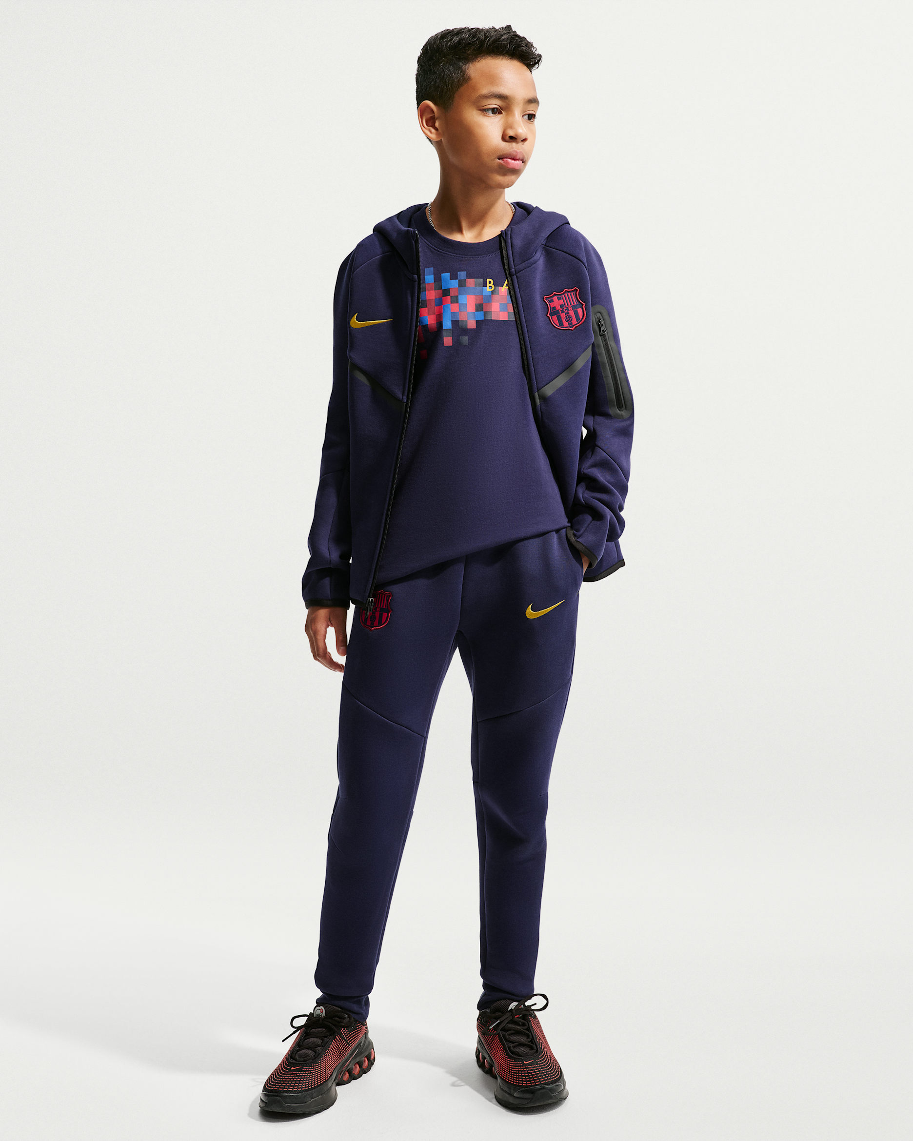F.C. Barcelona Tech Fleece Older Kids' (Boys') Nike Football Pants - Blackened Blue/Mineral Yellow