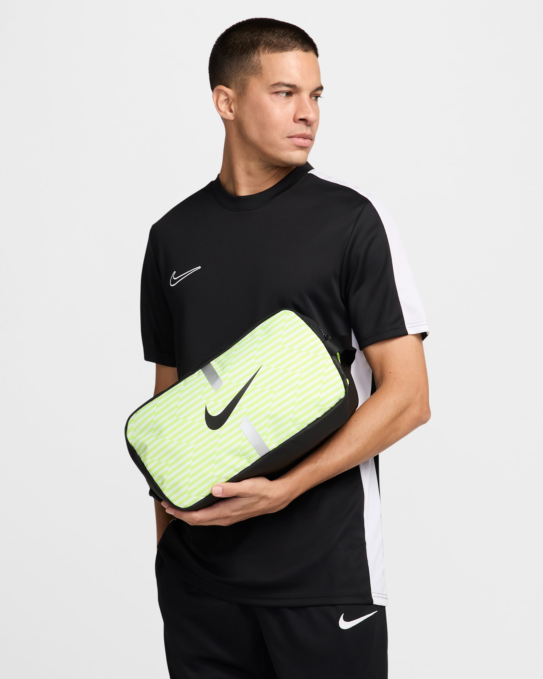 กระเป๋ารองเท้าฟุตบอล Nike Academy - ดำ/Volt/ดำ