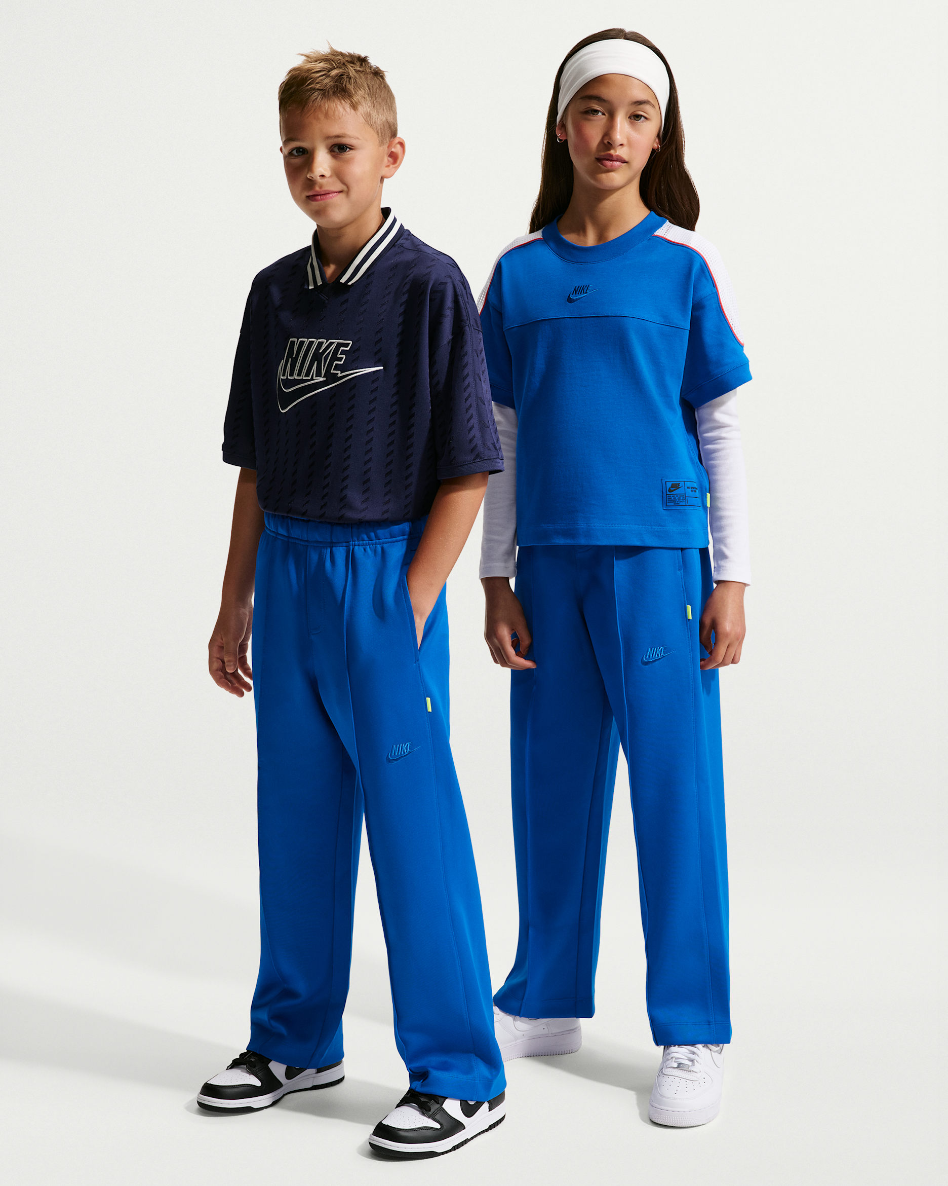Pantaloni in tessuto a maglia di poliestere Nike Sportswear Collection – Ragazzo - Game Royal/Volt/Game Royal