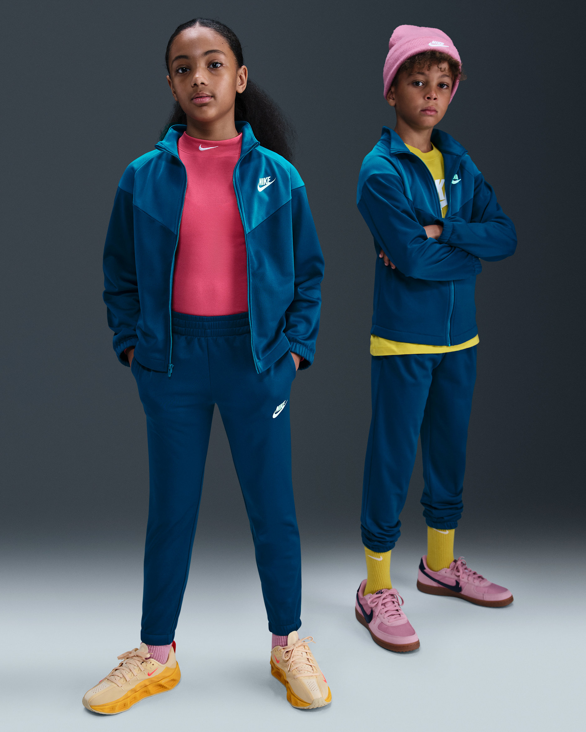 Conjunto deportivo Dri-FIT para niños talla grande Nike Sportswear - Azul fuerza/Verde abismo/Blanco