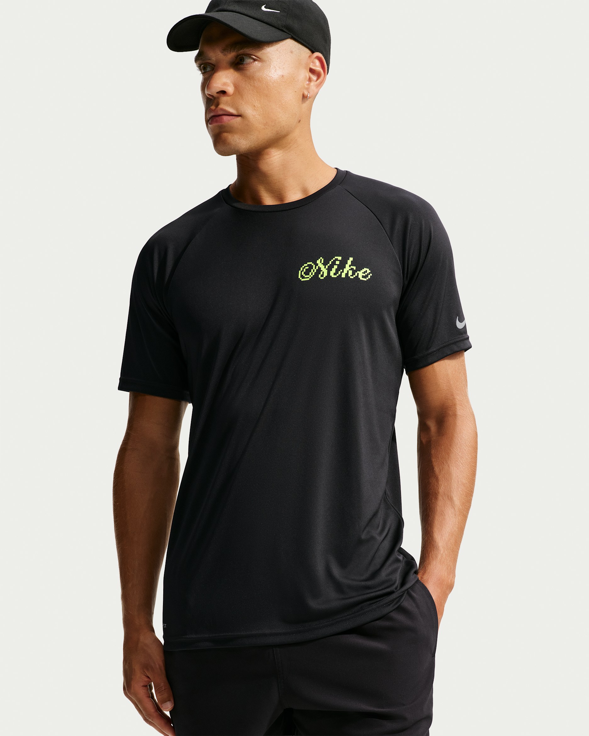 Playera de manga corta Dri-FIT UV para hombre Nike Swim Hydroguard - Negro