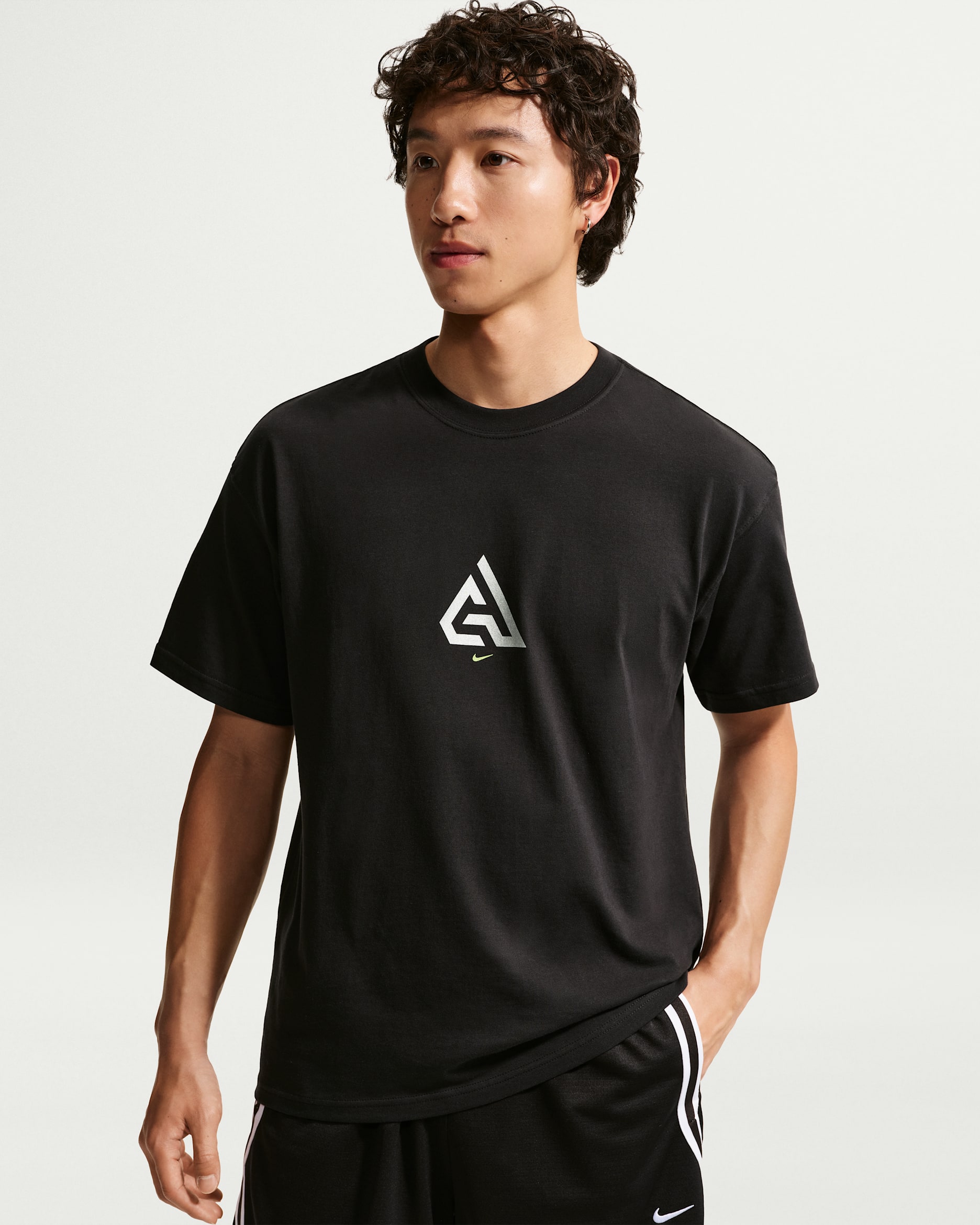 ヤニス メンズ バスケットボール Tシャツ - ブラック