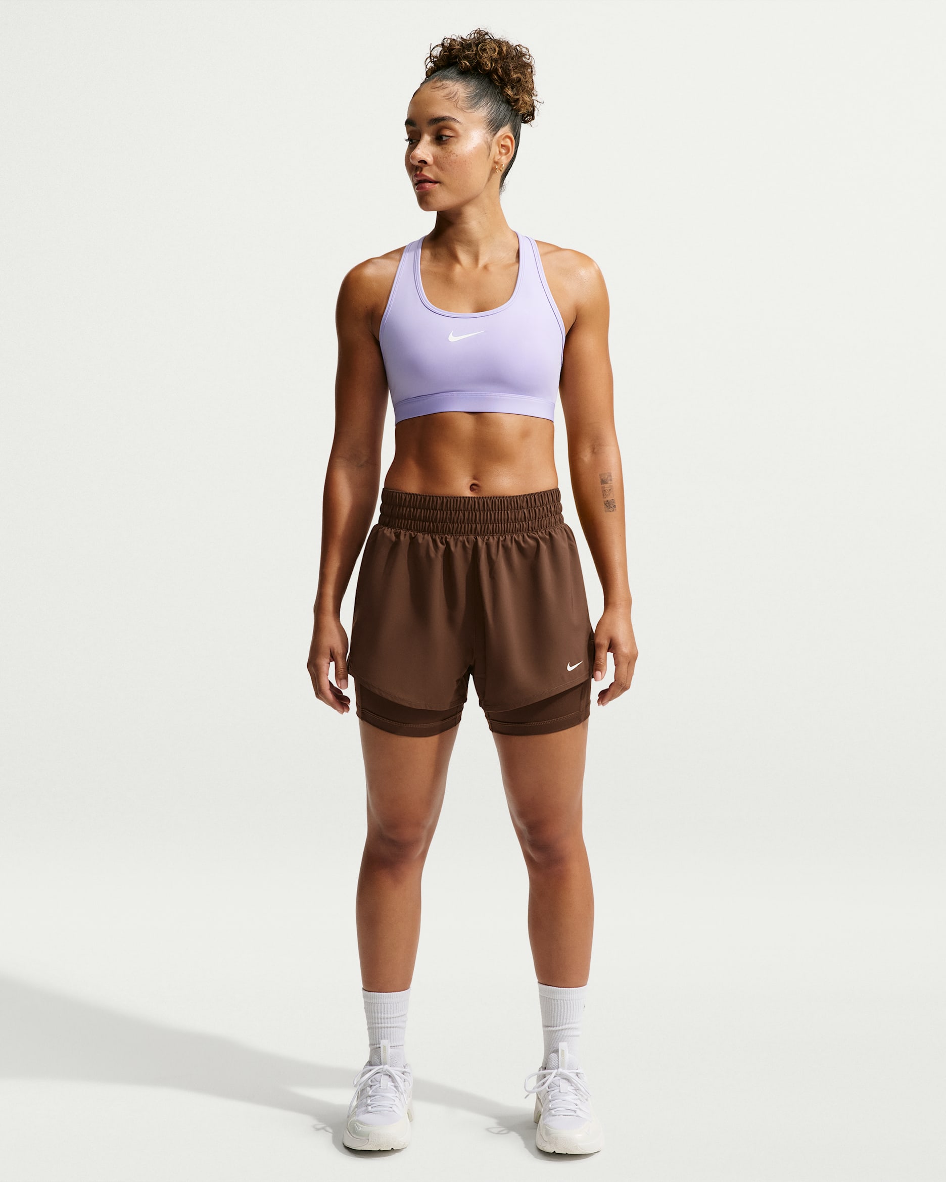 Short 2-en-1 taille haute 8 cm Dri-FIT Nike One pour femme - Cacao Wow/Blanc