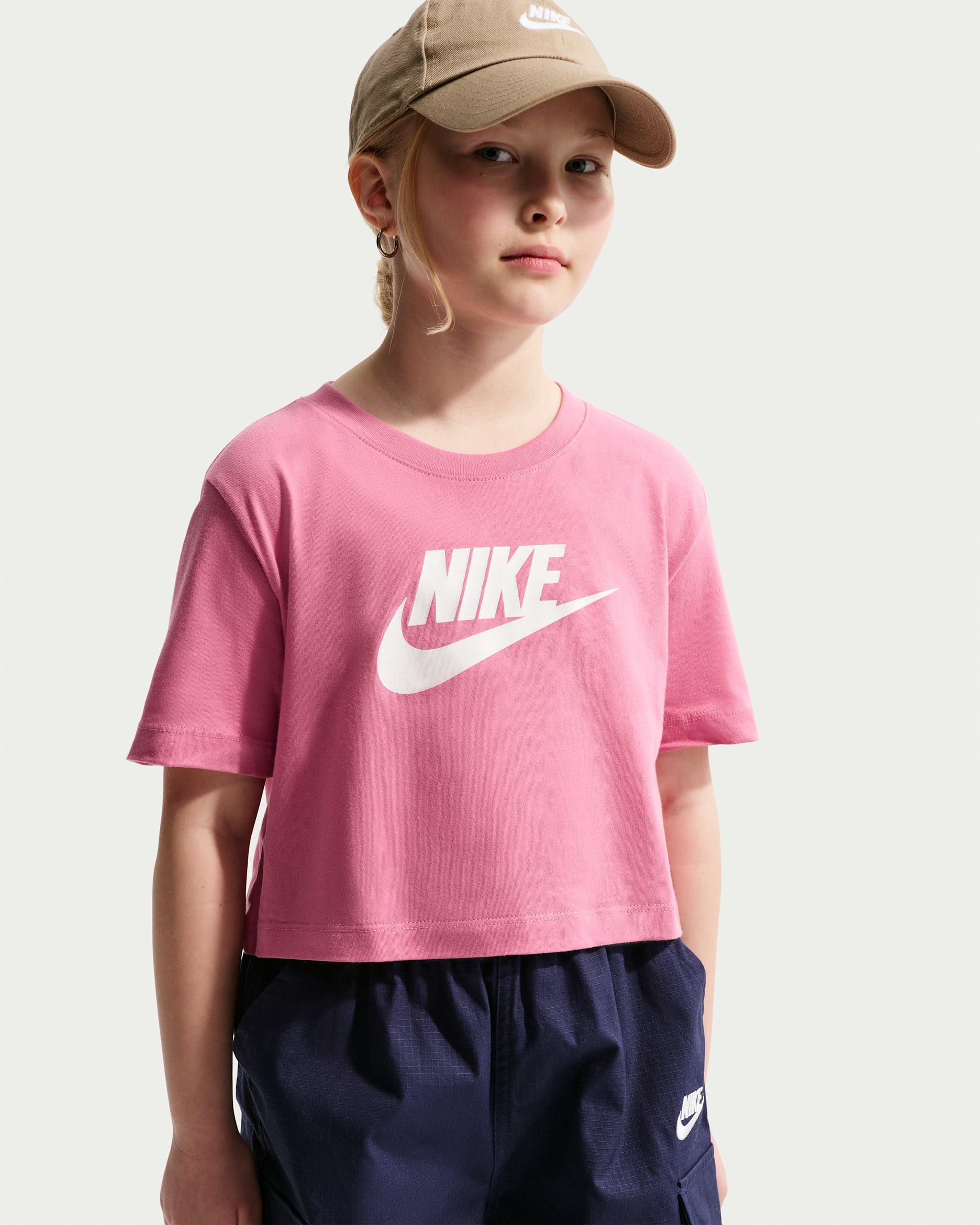 Playera cropped para niña talla grande Nike Sportswear - Peonía