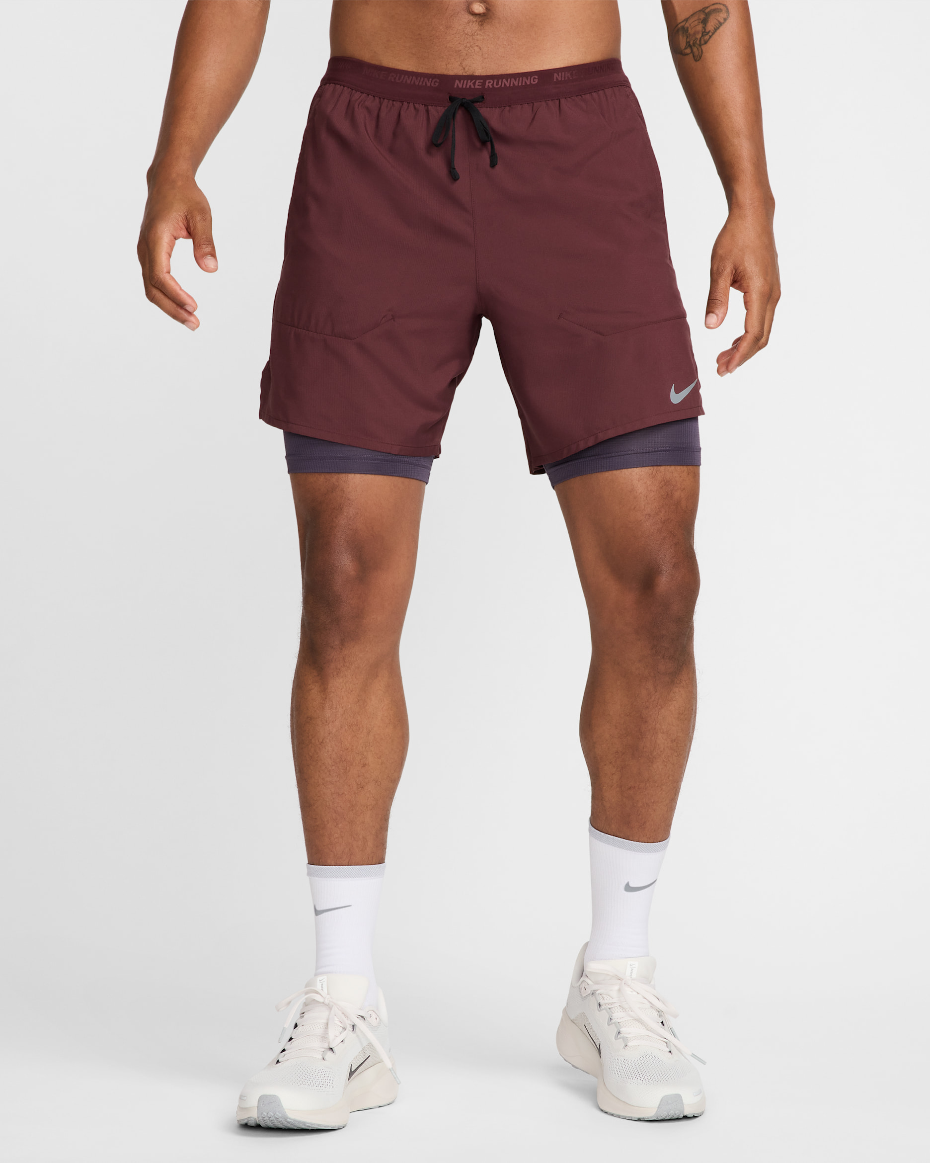 Nike Stride Shorts de correr Dri-FIT de 18 cm 2 en 1 para hombre - Burdeos enérgico/Pasa oscuro/Negro