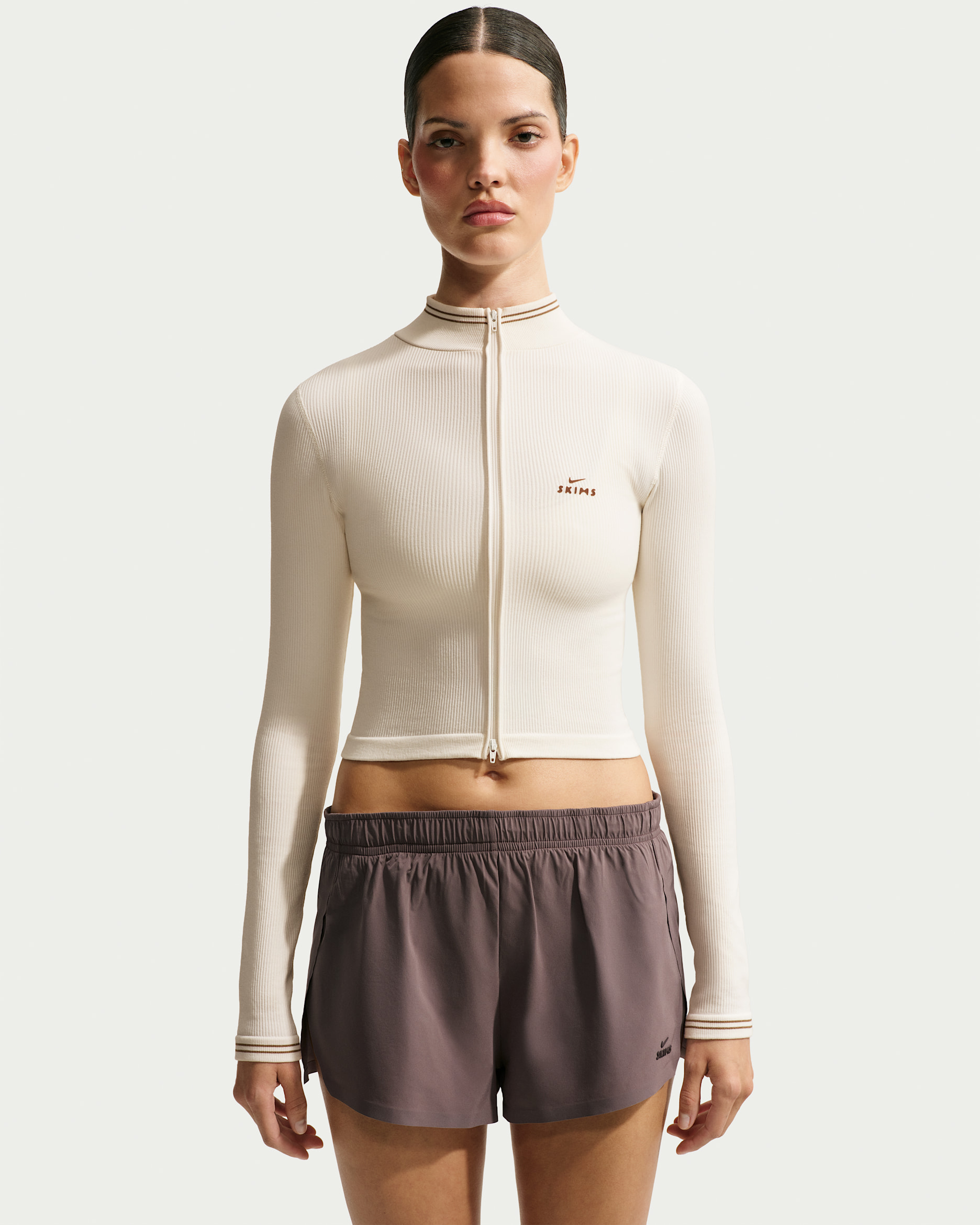 Veste courte à zip NikeSKIMS Ribbed Seamless pour femme - NSKM Actv Ivory/NSKM Resin/NSKM Actv Ivory