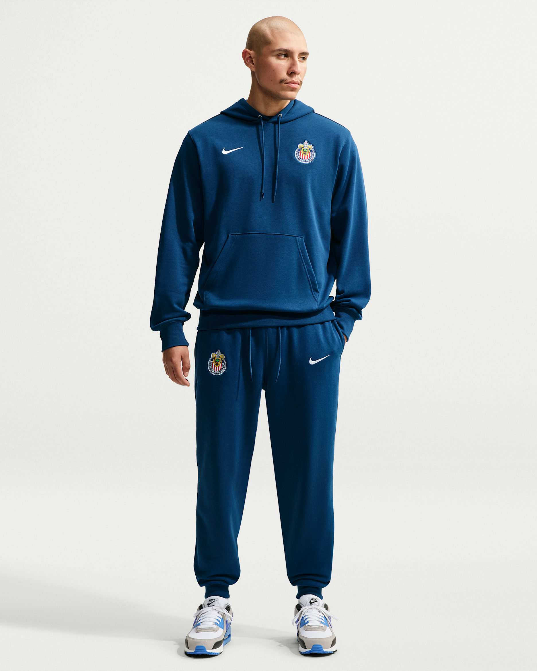 Joggers de futbol Nike de French Terry para hombre Chivas Club - Azul valiente/Blanco