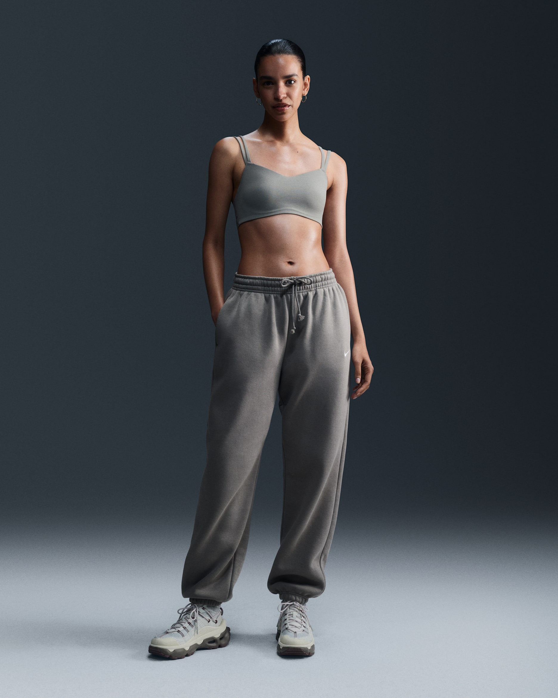 Pants de entrenamiento oversized de tiro alto para mujer Nike Sportswear Phoenix Fleece - Militar claro/Vela