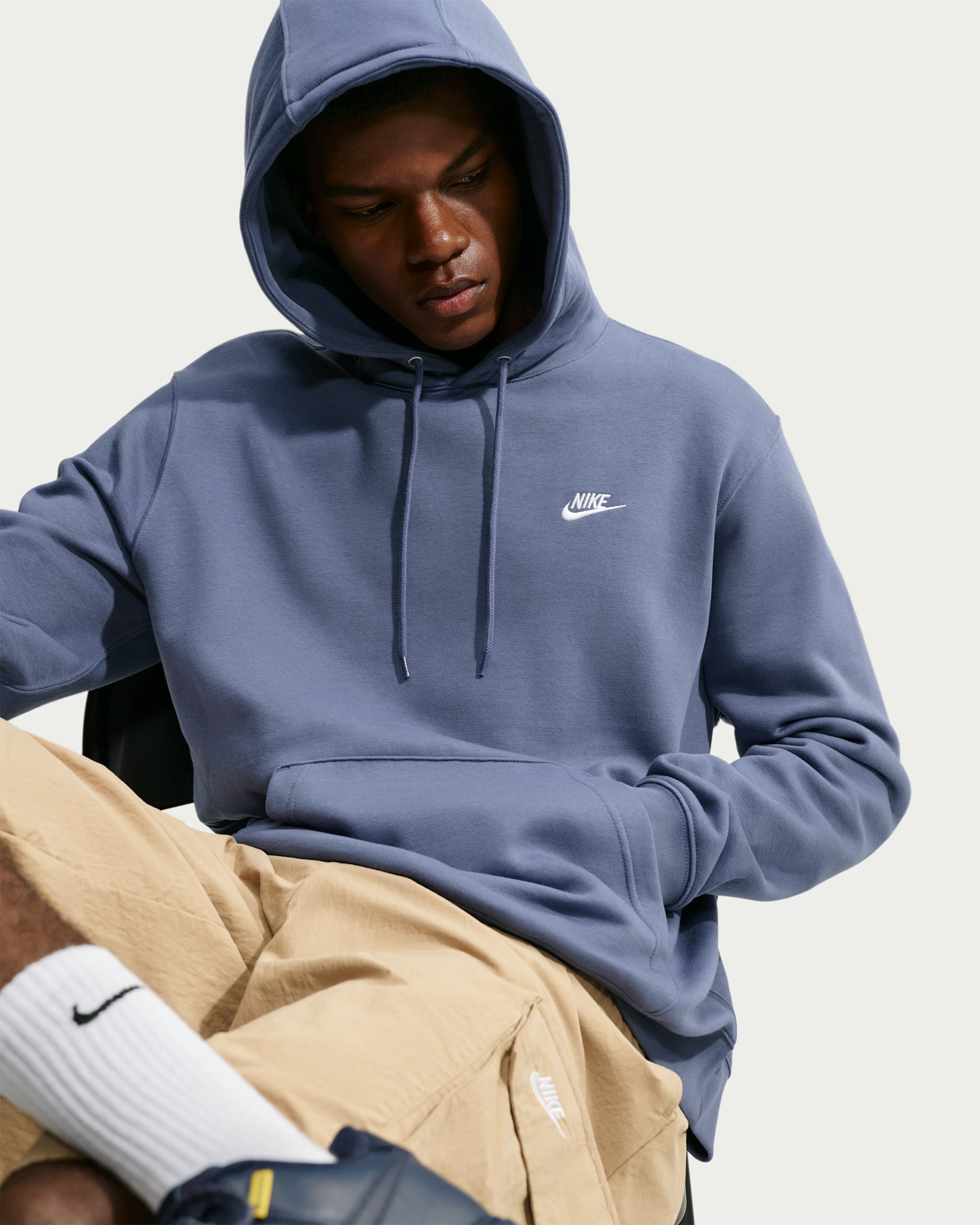 Nike Club-pulloverhættetrøje i fleece til mænd - Diffused Blue/Diffused Blue/hvid