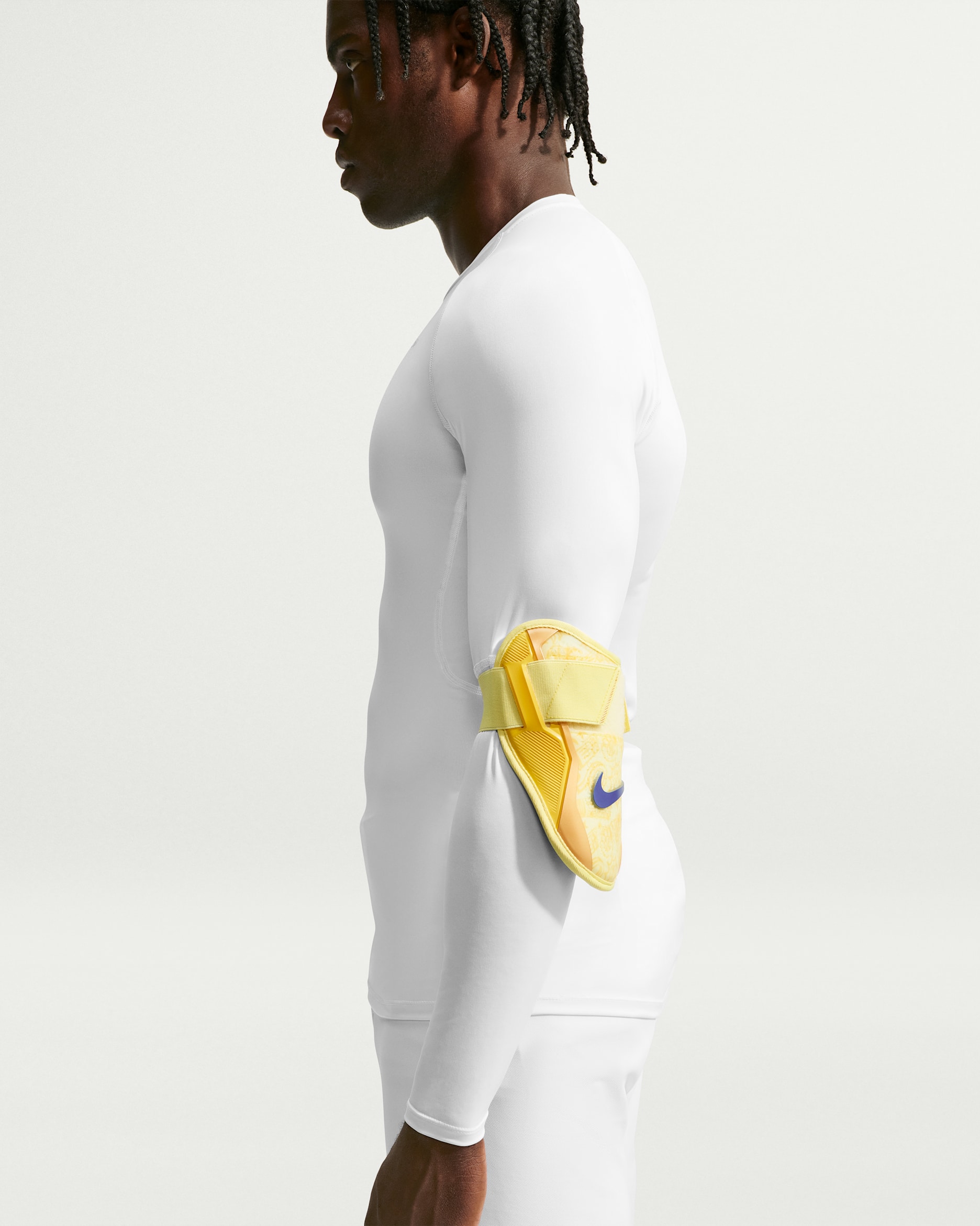 Protector para codo para bateador de béisbol Nike Vapor Elite "Ronald Acuña Jr" - Naranja láser/Oro medio oeste/Royal intenso