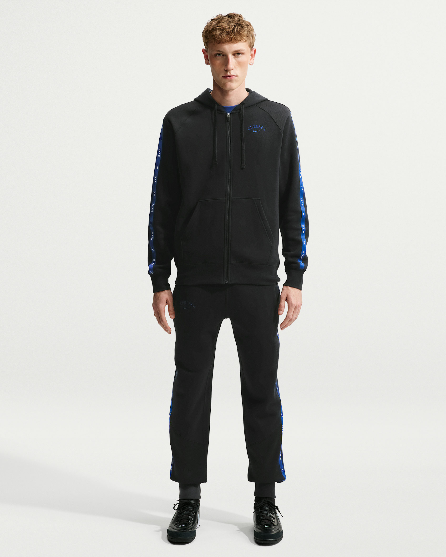 Chelsea FC City Side Men's Nike Soccer Fleece Joggers - Black/Bright Blue