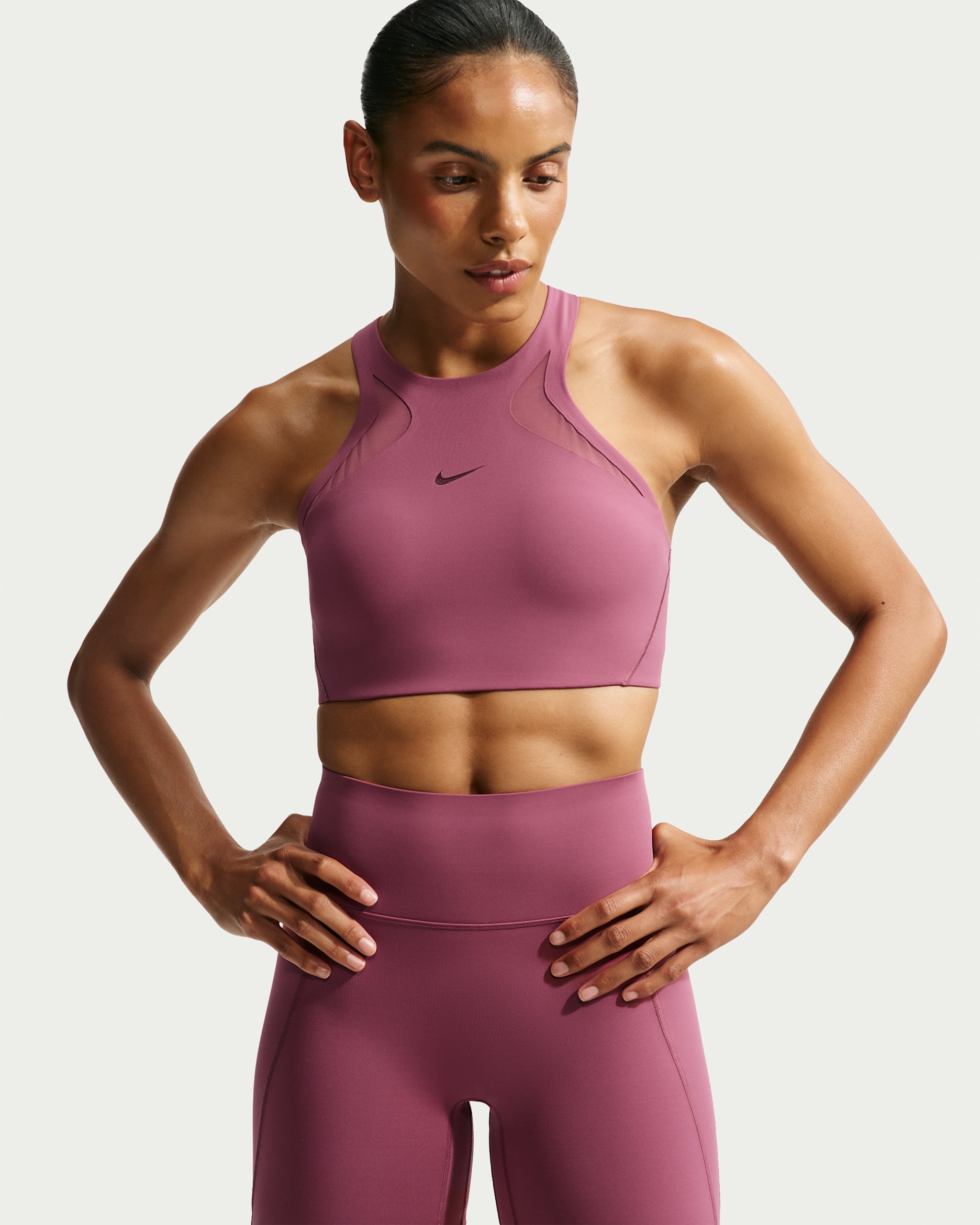 Bra deportivo de malla de media sujeción para mujer Nike Universa - Rosa humo/Rosa humo/Dátil místico