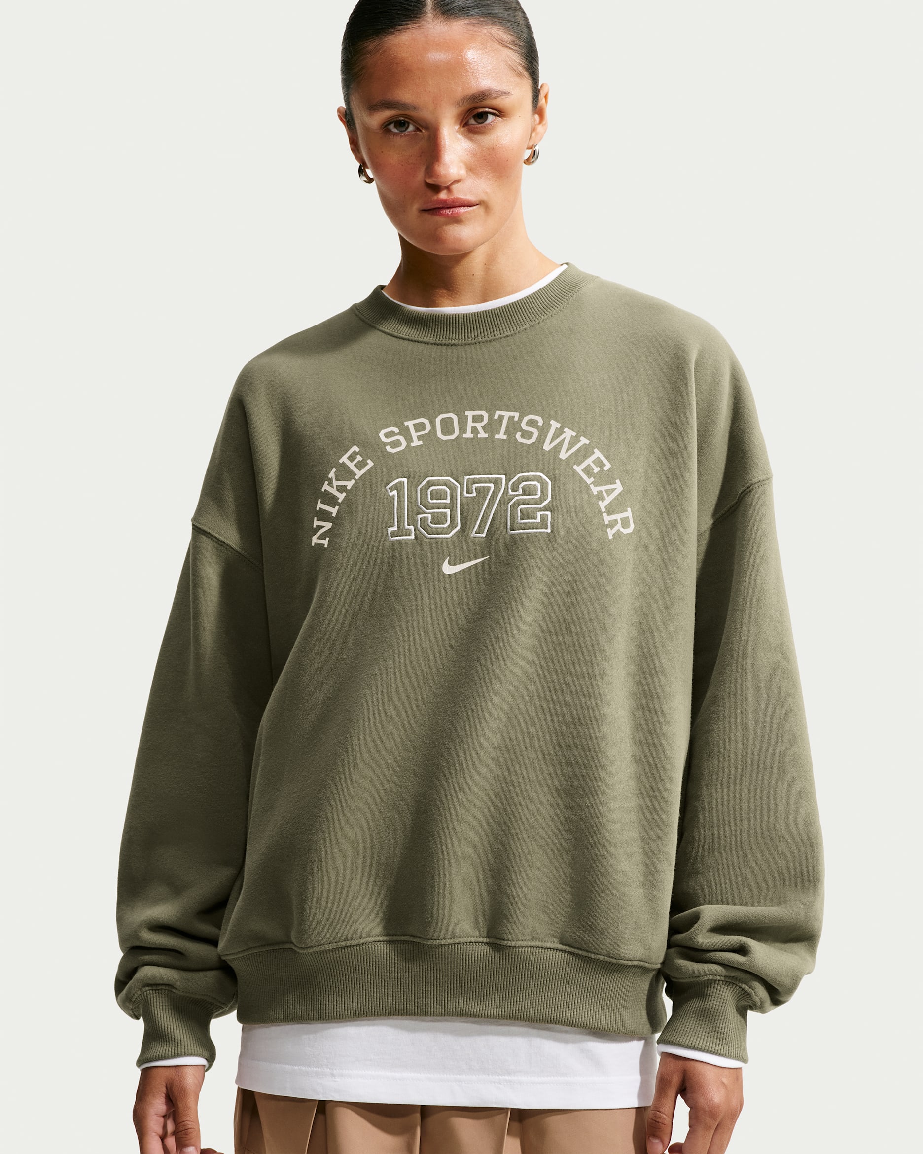 Nike Studio Fleece mittelschweres Material Oversize-Rundhalsshirt (Damen) - Medium Olive