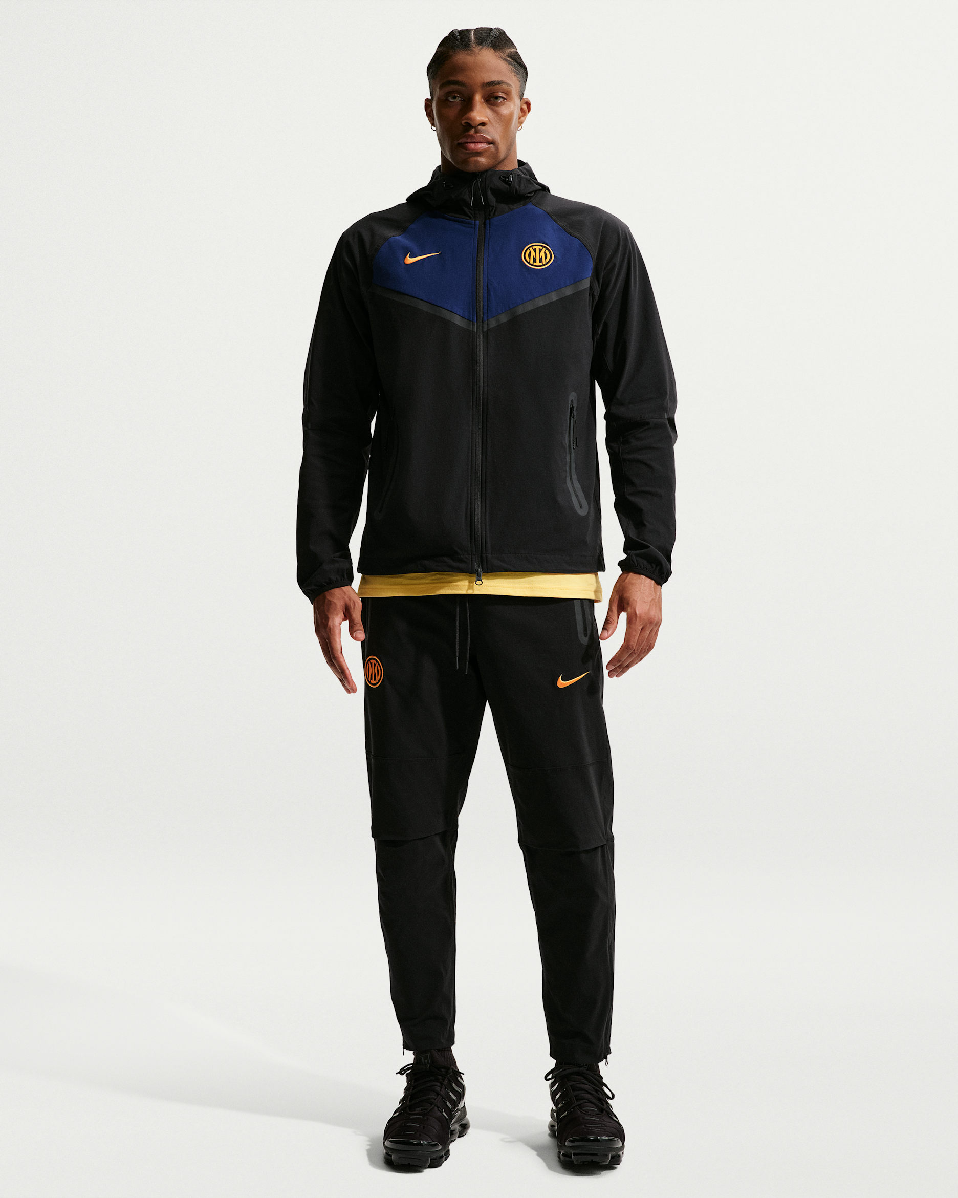 Inter Mailand Tech Nike Fußballhose aus Webmaterial (Herren) - Schwarz/University Gold