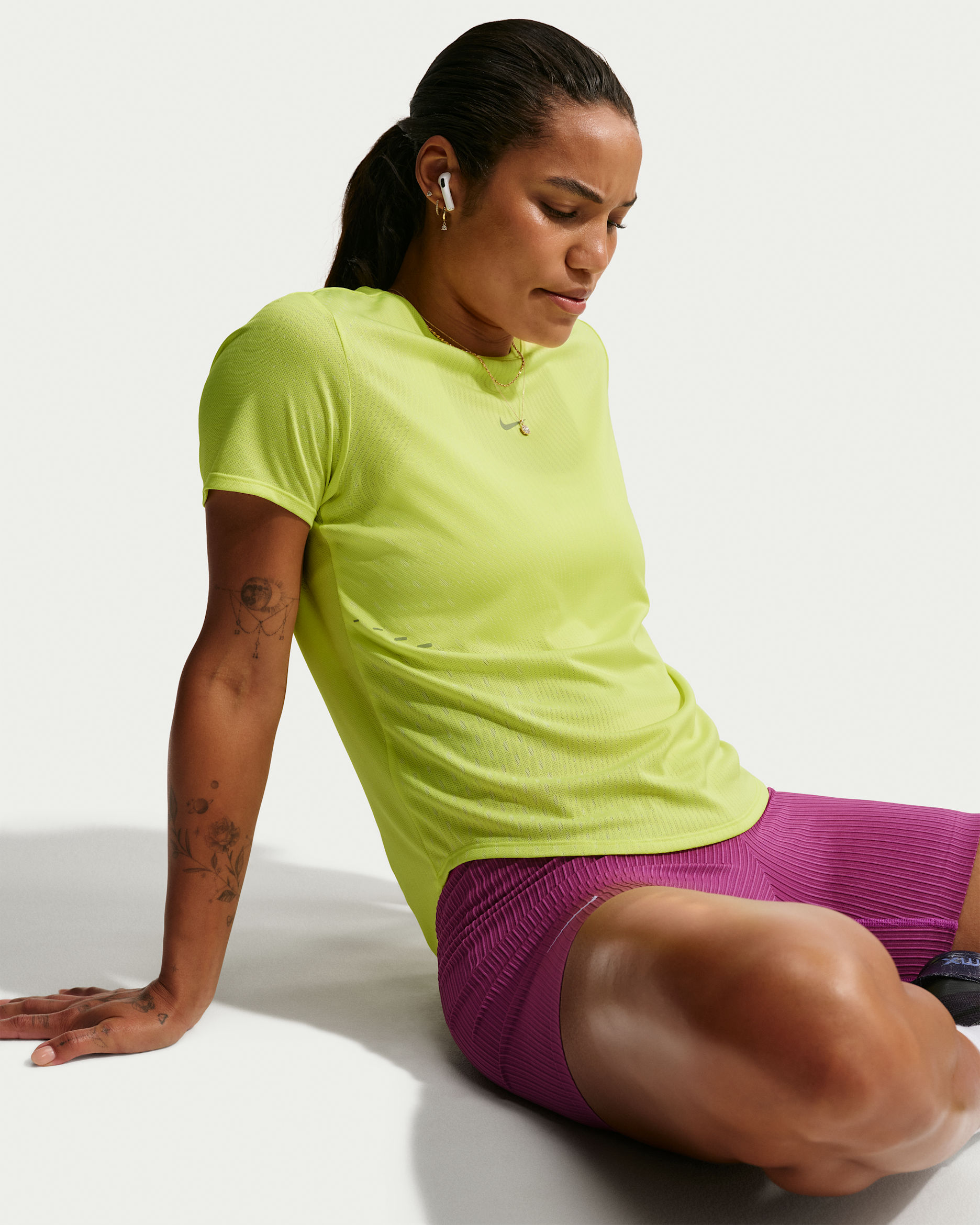 Top da running a manica corta Nike Swift Aero-FIT – Donna - Lemon Venom/Bianco