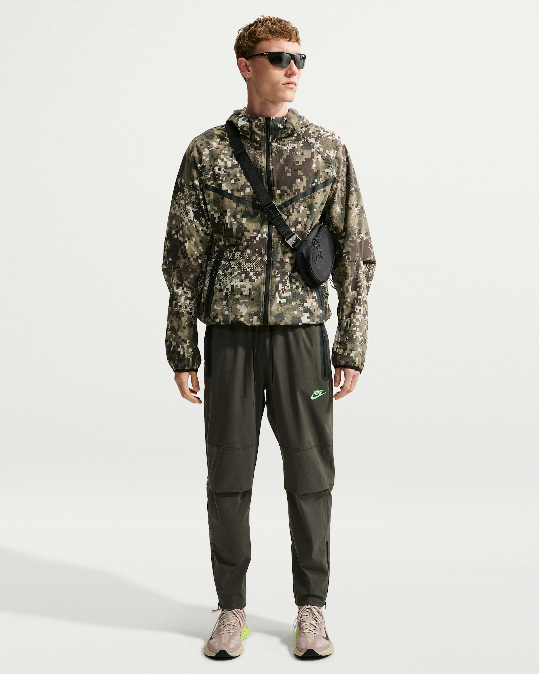 Nike Tech Men's Woven Pants - Newsprint/Newsprint/Illusion Green