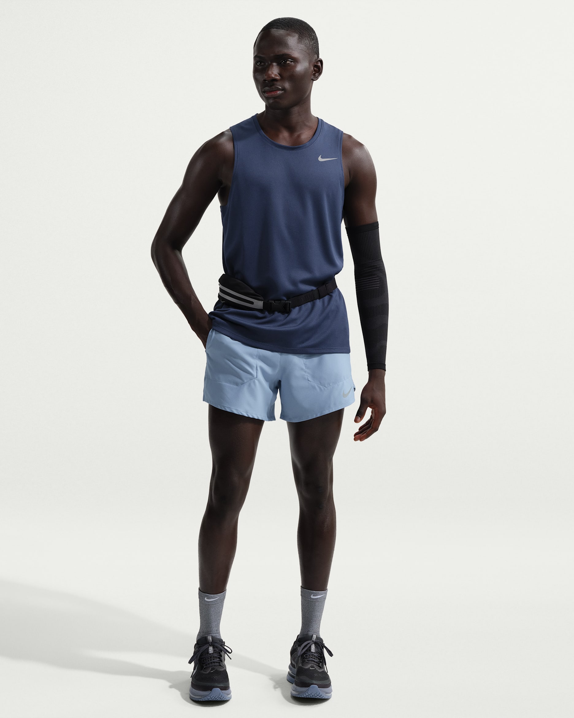 Shorts de correr Dri-FIT de 13 cm con forro de ropa interior para hombre Nike Stride - Azul de trabajo
