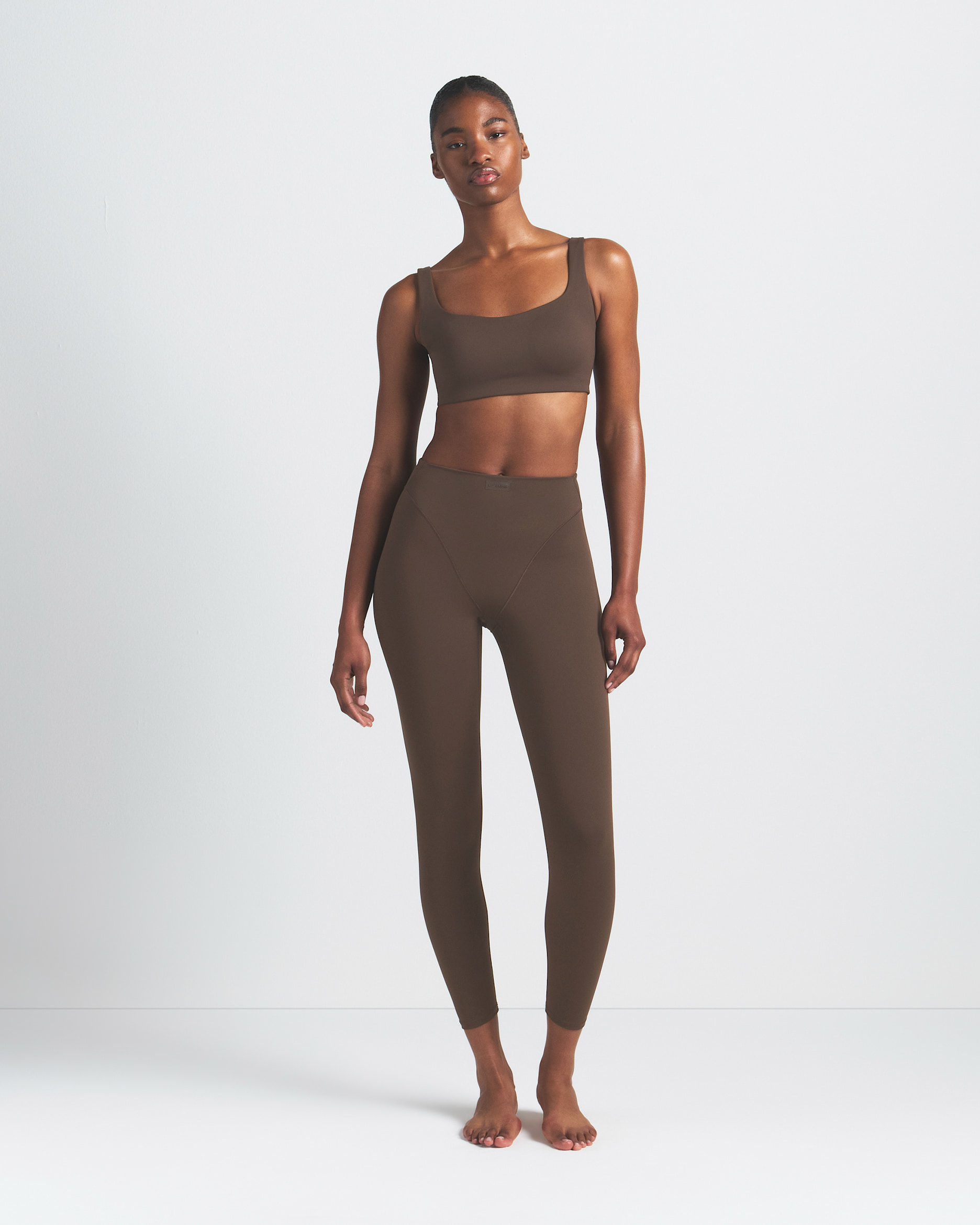 NikeSKIMS Matte Women's High-Waisted V-Line 26" Leggings - NSKM DARK SEPIA