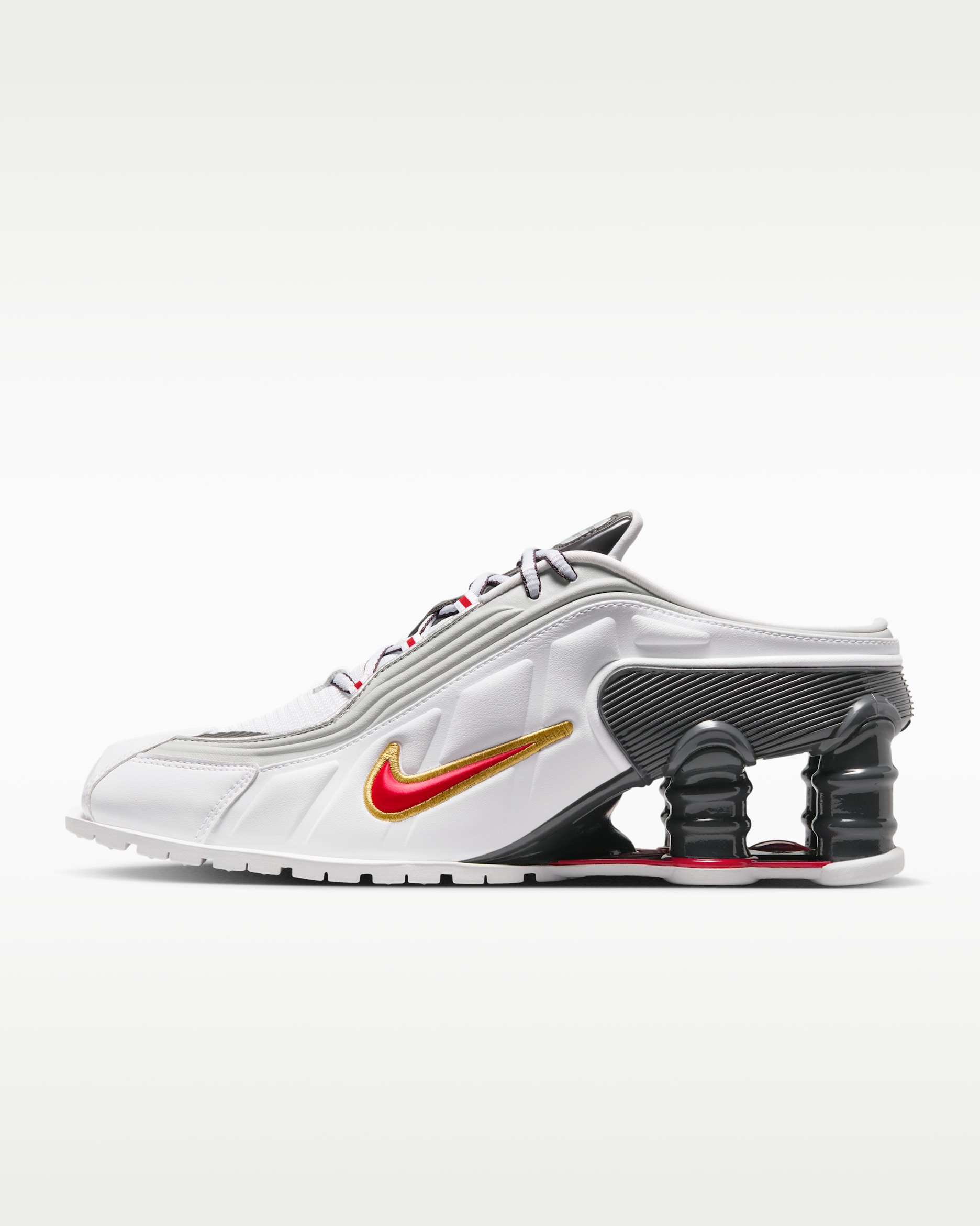 Tenis tipo mule para mujer Nike x Martine Rose Shox MR4 - Blanco/Platino metalizado/Carbón oscuro/Rojo universitario