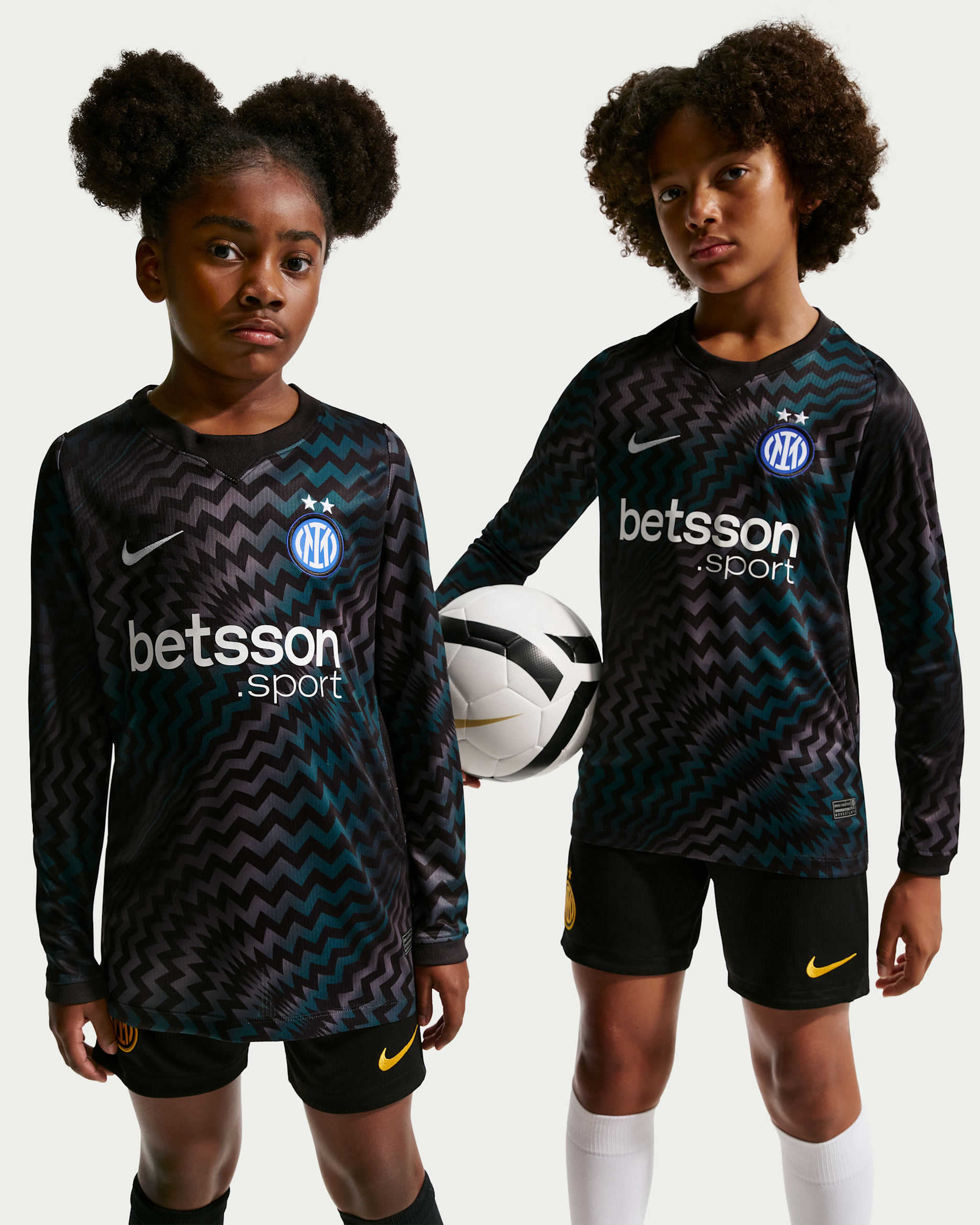 Inter Milan 2026/27 Stadium Goalkeeper Older Kids' Nike Dri-FIT Football Replica Shirt - Black/White